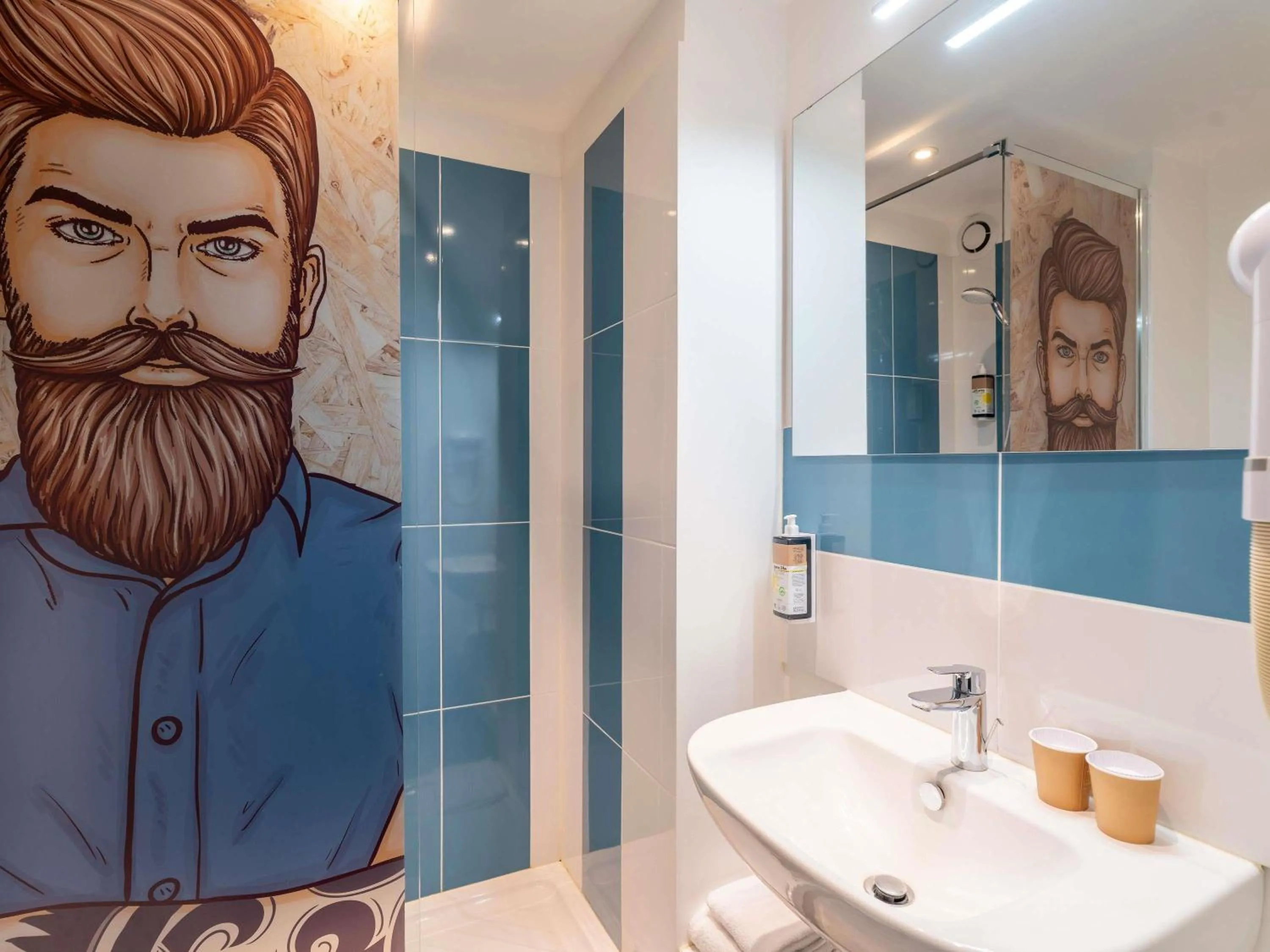 Bedroom in greet Hotel Bordeaux Aeroport