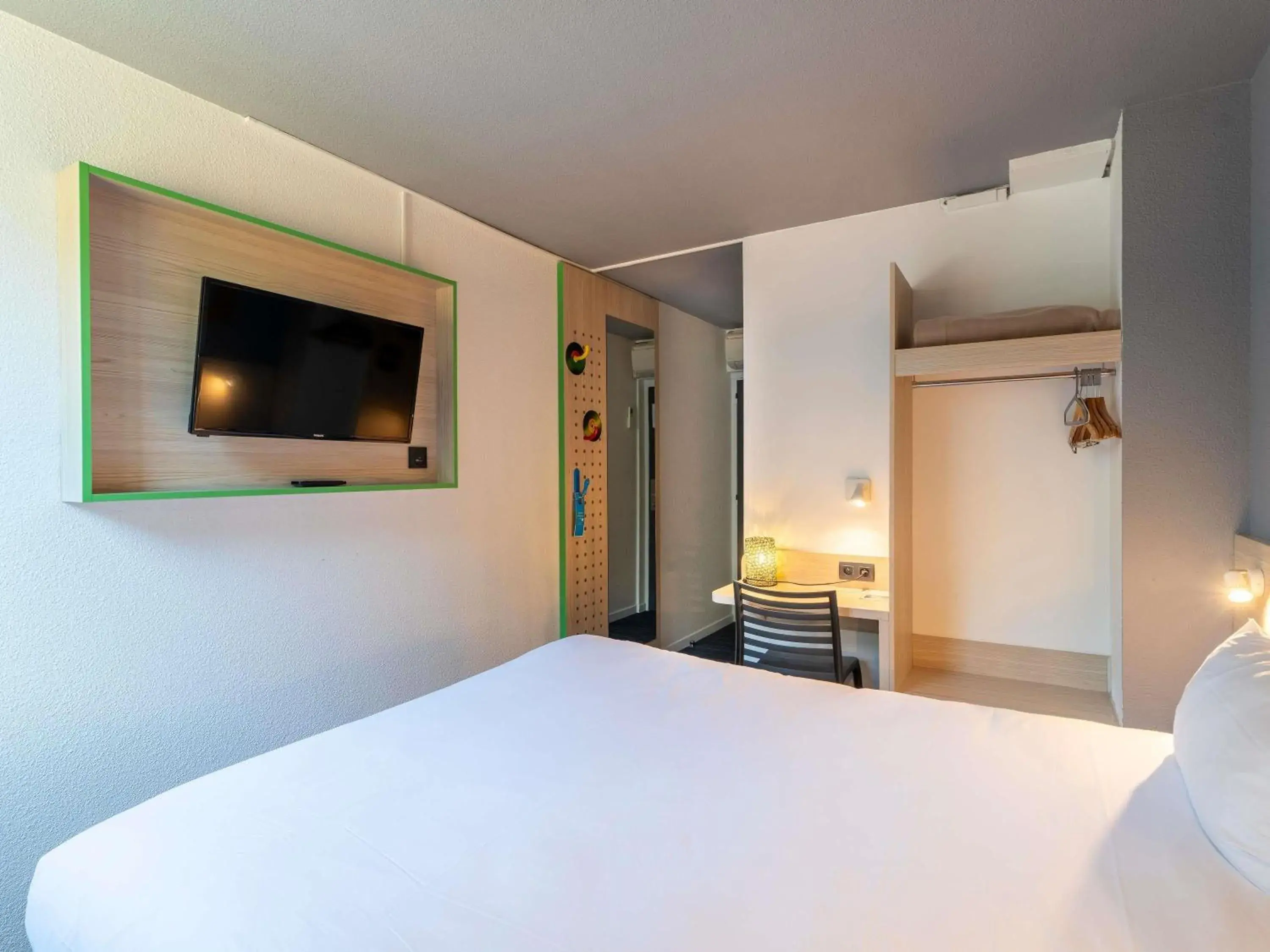 Bedroom, Bed in greet Hotel Bordeaux Aeroport Bedroom, Bed in greet Hotel Bordeaux Aeroport