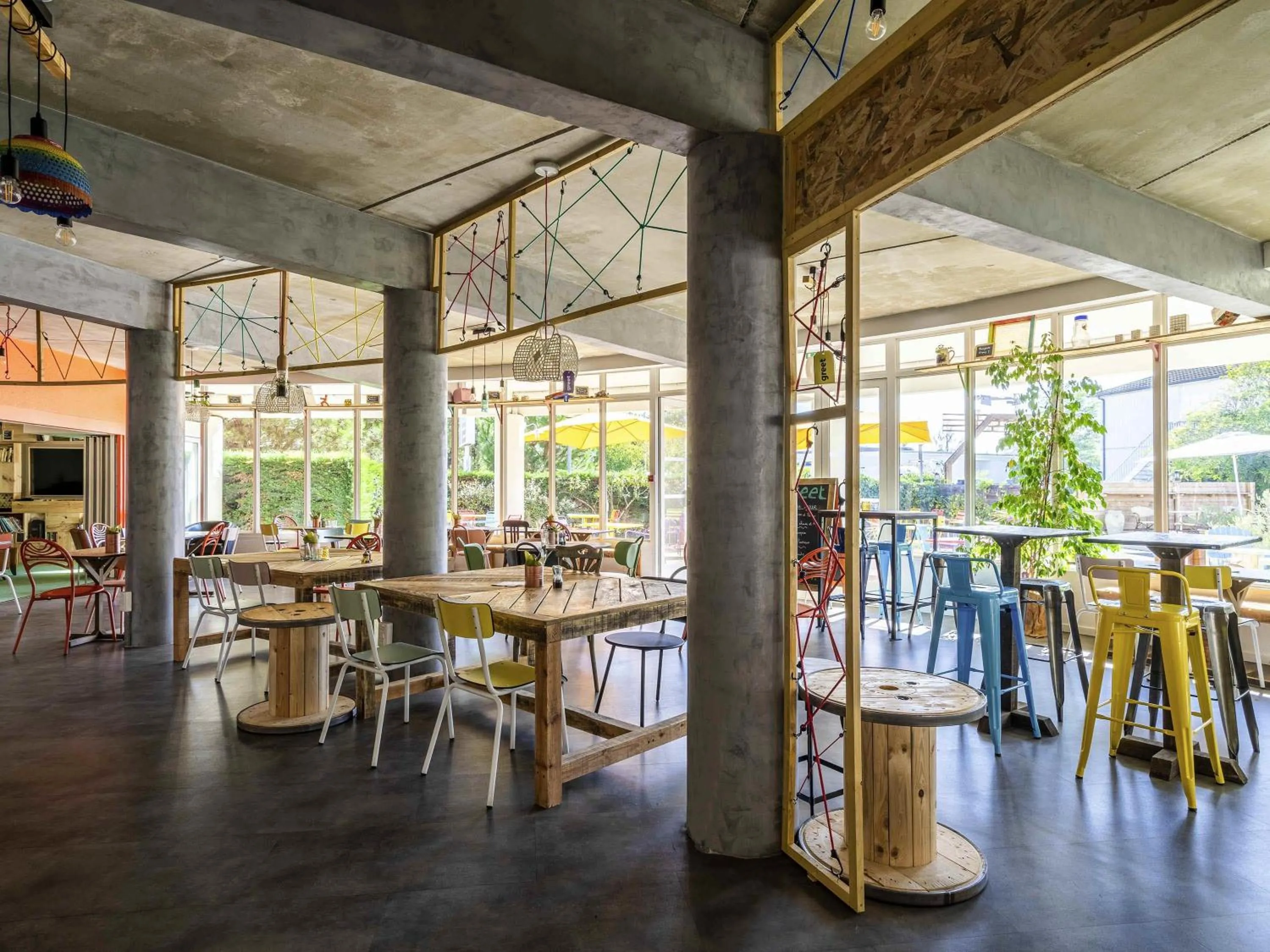 Restaurant/places to eat in greet Hotel Bordeaux Aeroport