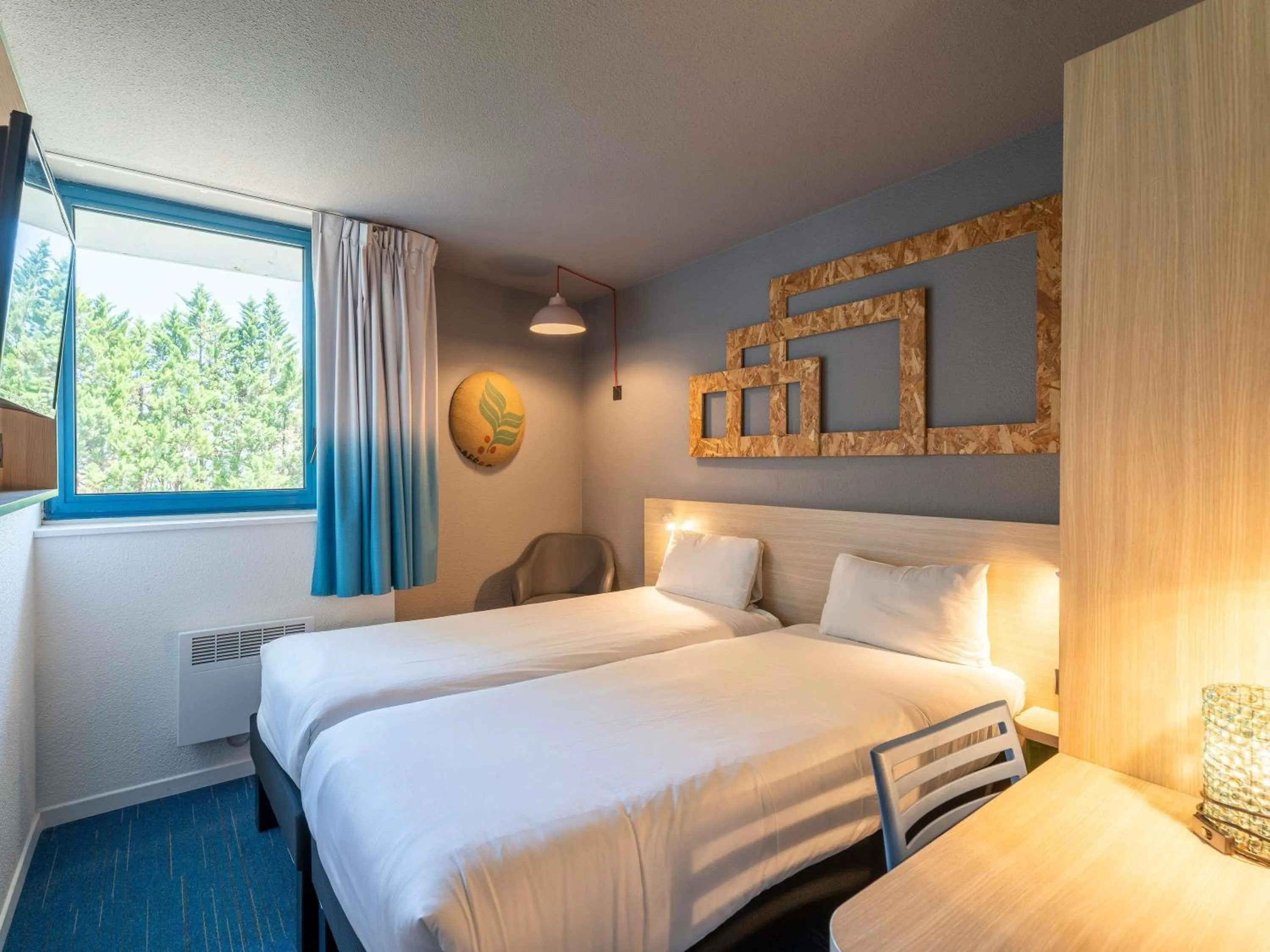 Bedroom, Bed in greet Hotel Bordeaux Aeroport