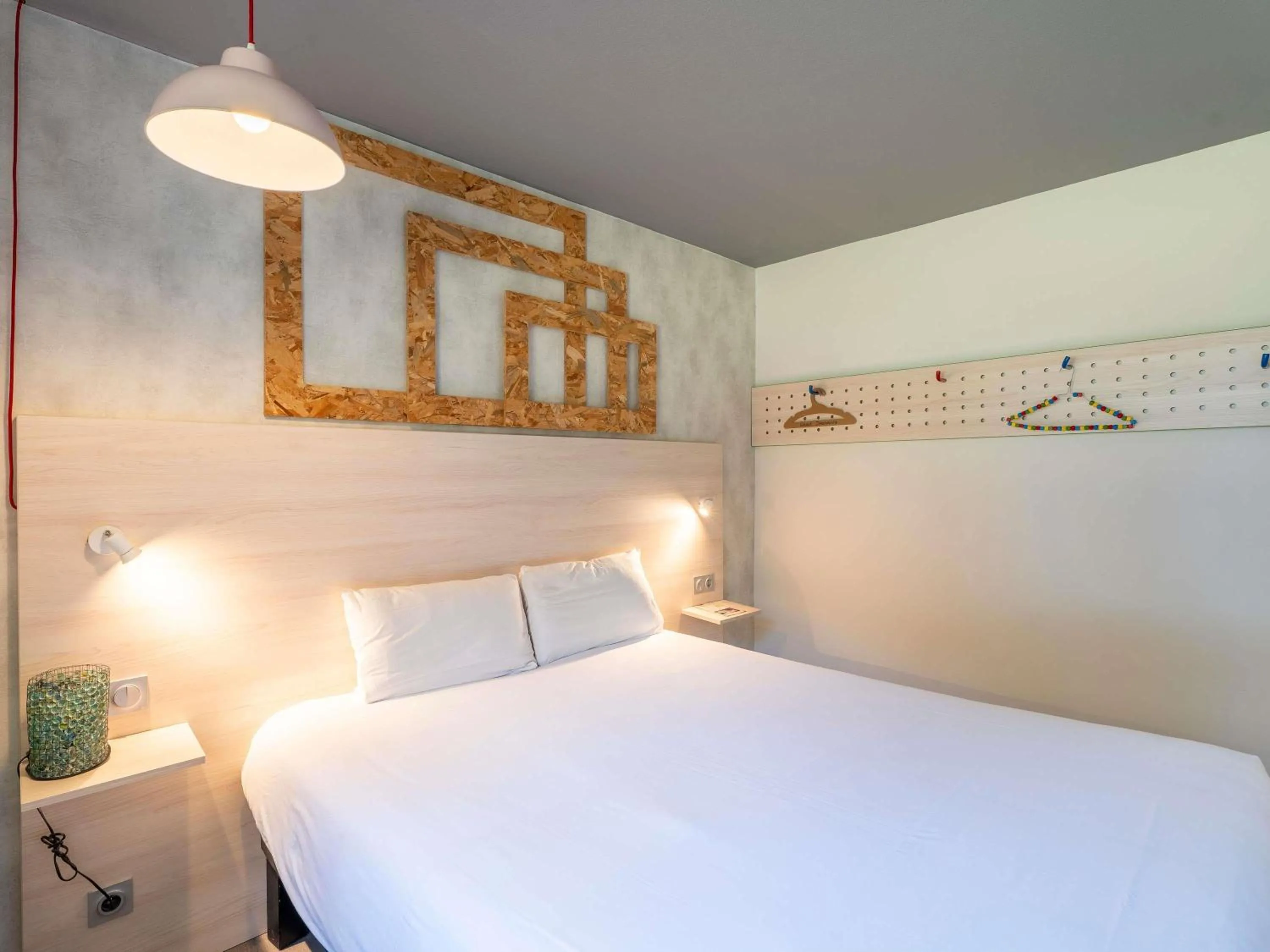 Bedroom, Bed in greet Hotel Bordeaux Aeroport