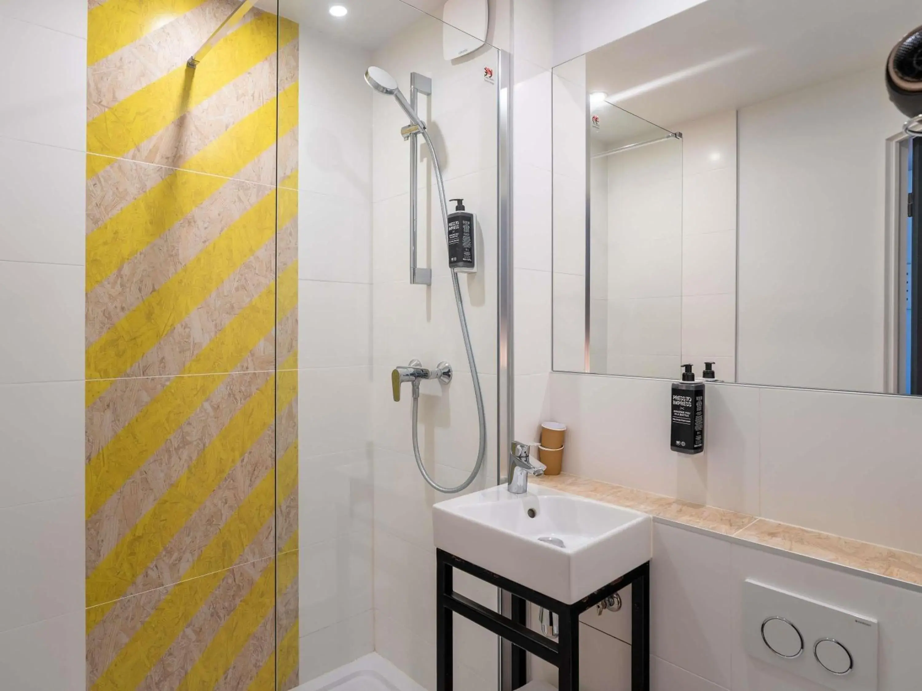 Bedroom in greet Hotel Bordeaux Aeroport Bedroom in greet Hotel Bordeaux Aeroport