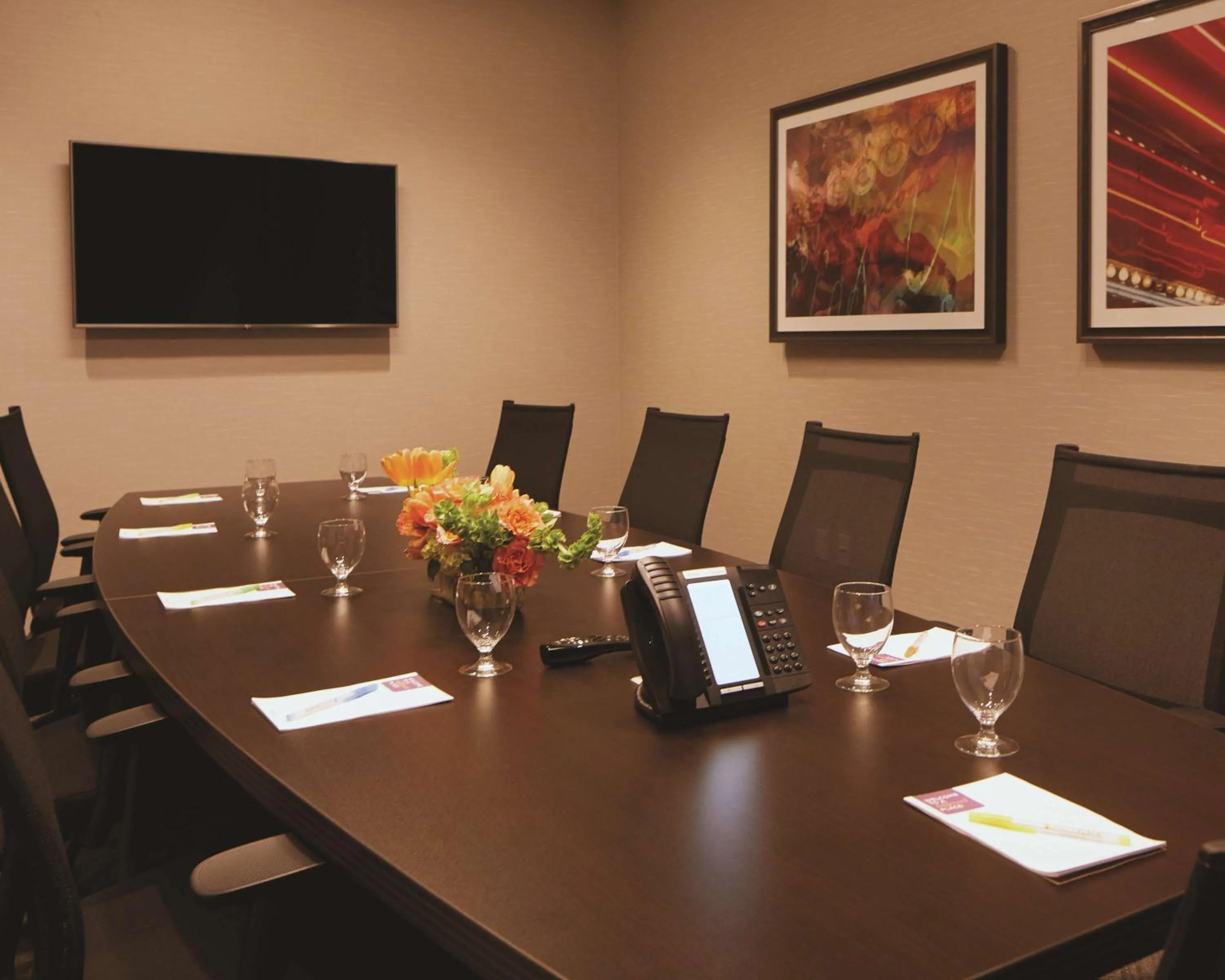 Meeting/conference room in Hyatt Place Las Vegas at Silverton Village