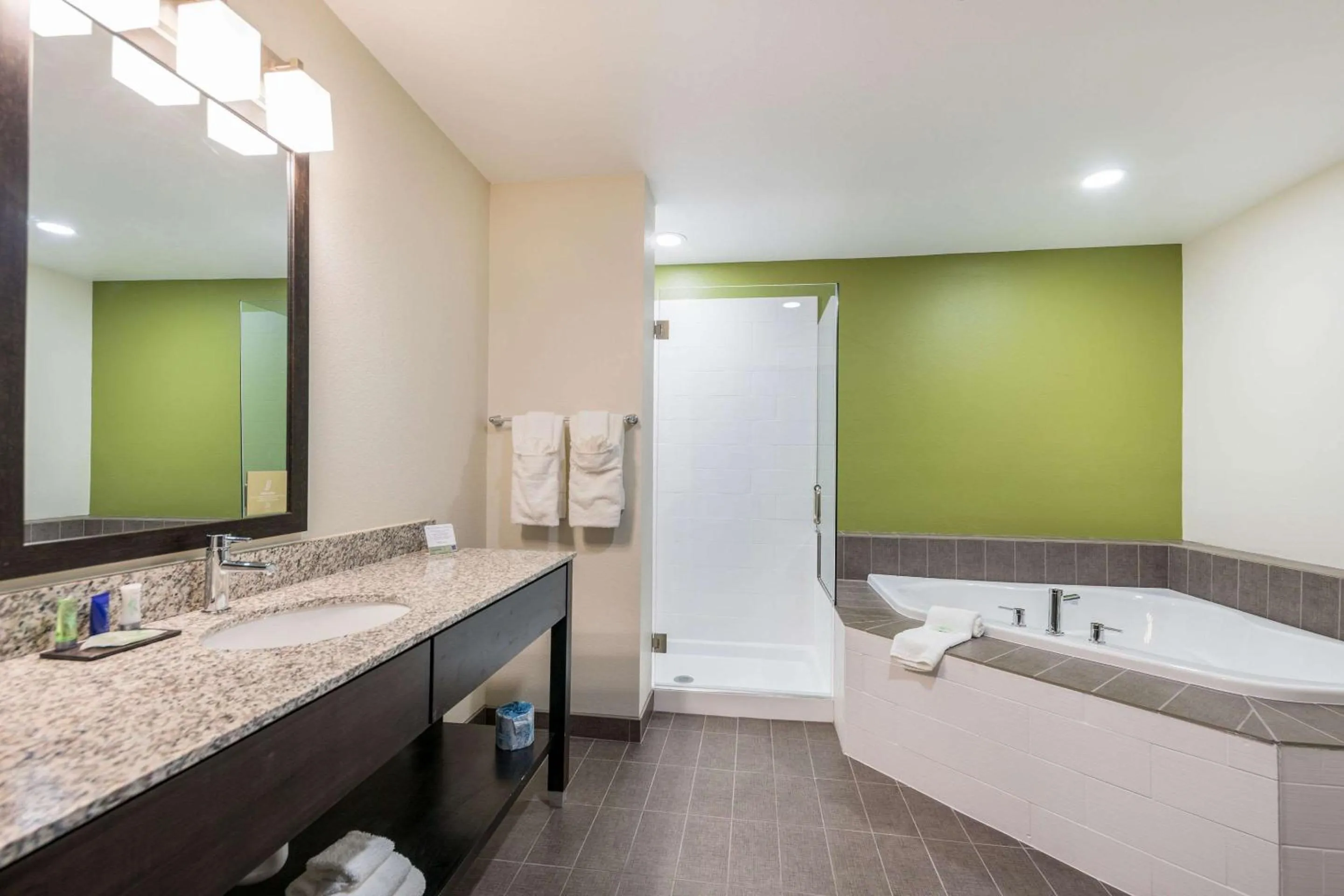 Photo of the whole room in Sleep Inn Baxley