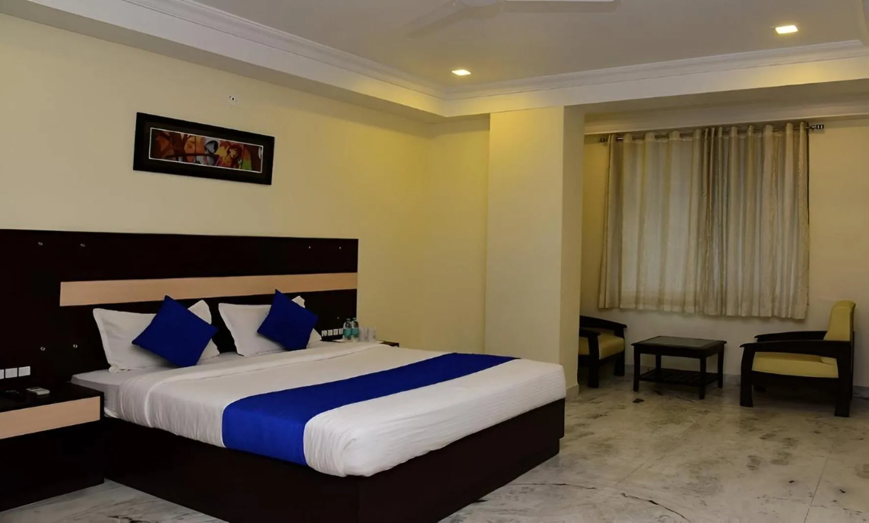Bed in Hotel Holiday Comfort - 800 mts from Jallianwala Bagh