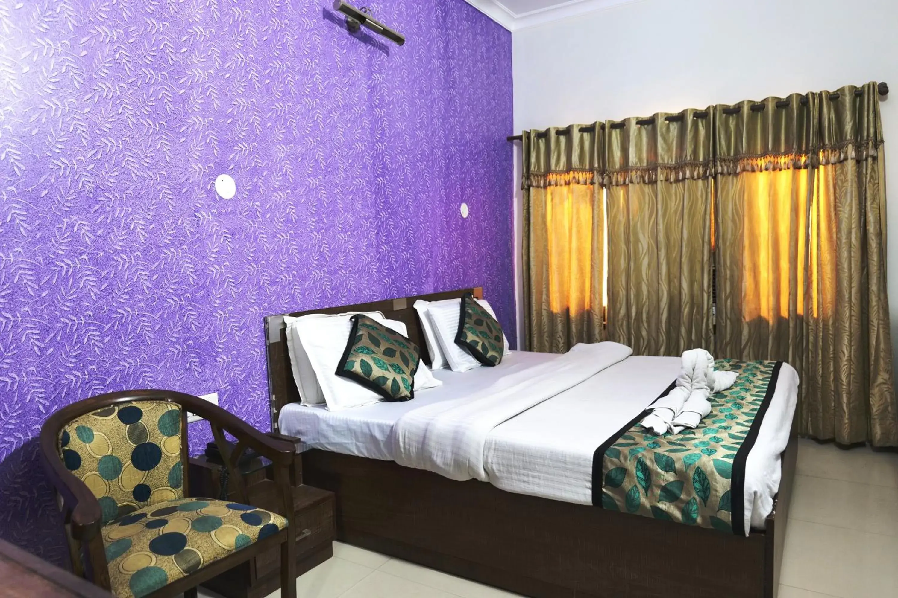 Double Room in Hotel Holiday Comfort - 800 mts from Jallianwala Bagh Double Room in Hotel Holiday Comfort - 800 mts from Jallianwala Bagh