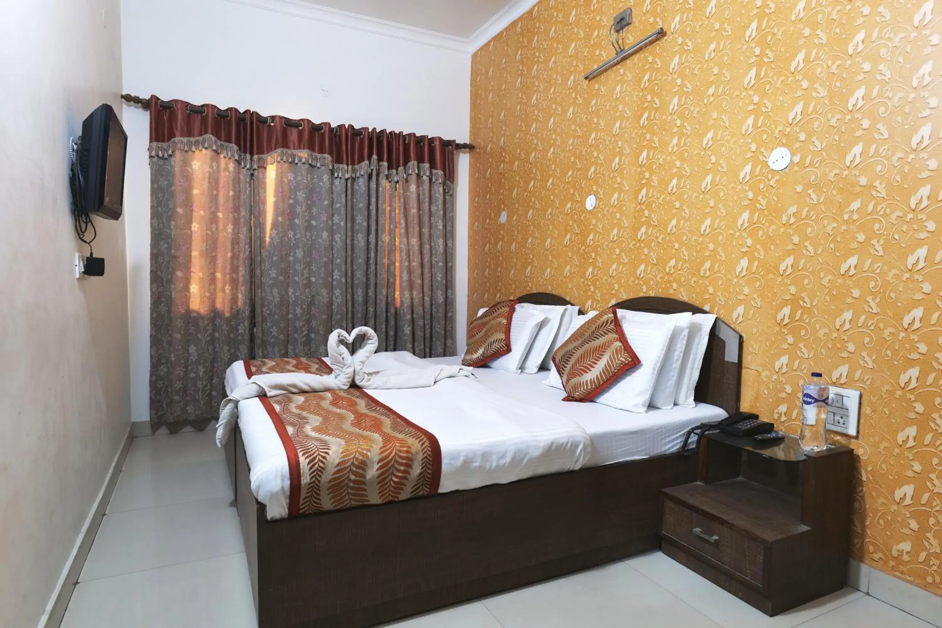Standard Double Room in Hotel Holiday Comfort - 800 mts from Jallianwala Bagh Standard Double Room in Hotel Holiday Comfort - 800 mts from Jallianwala Bagh