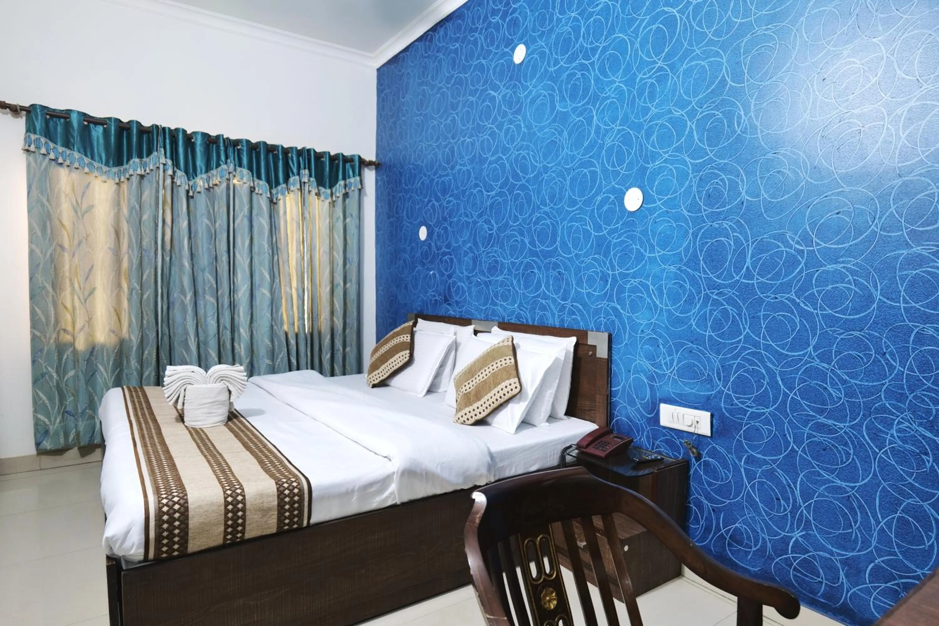 Bed in Hotel Holiday Comfort - 800 mts from Jallianwala Bagh