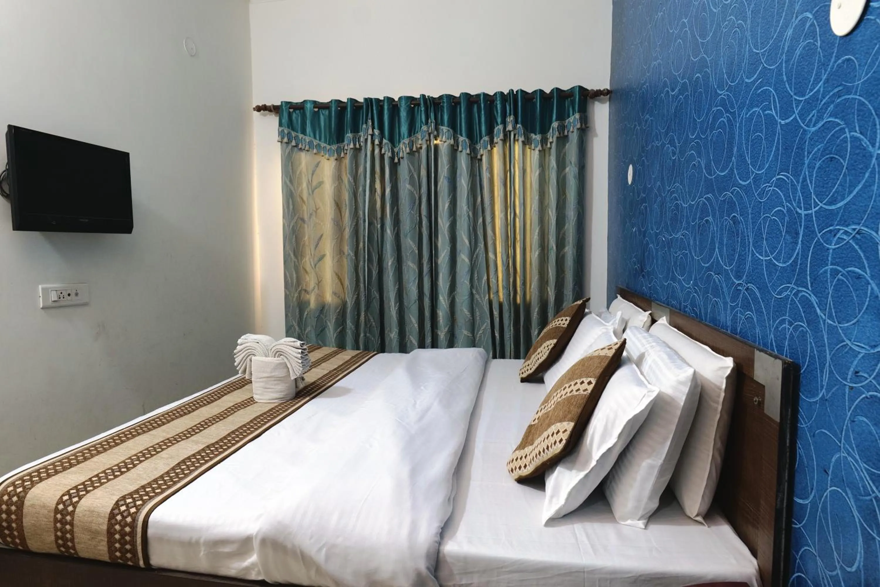 Bed in Hotel Holiday Comfort - 800 mts from Jallianwala Bagh