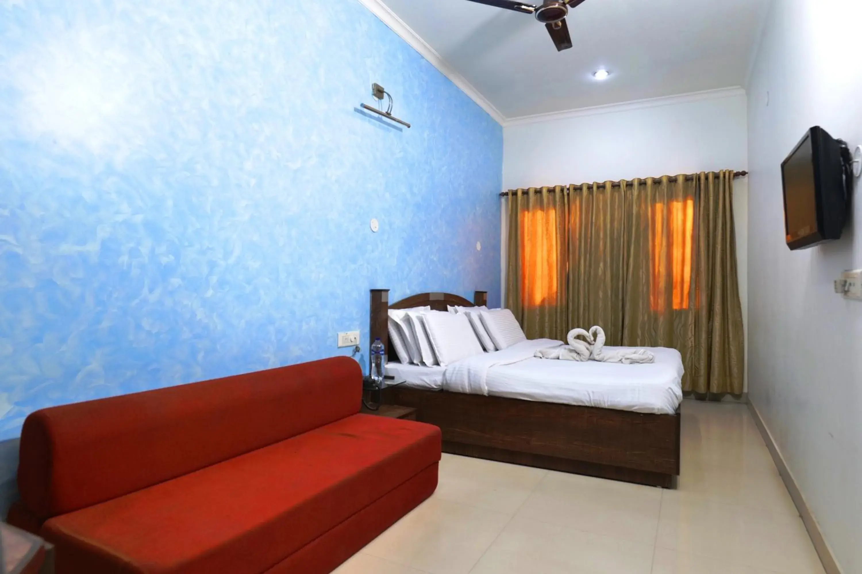 Deluxe Family Room - single occupancy in Hotel Holiday Comfort - 800 mts from Jallianwala Bagh Deluxe Family Room - single occupancy in Hotel Holiday Comfort - 800 mts from Jallianwala Bagh