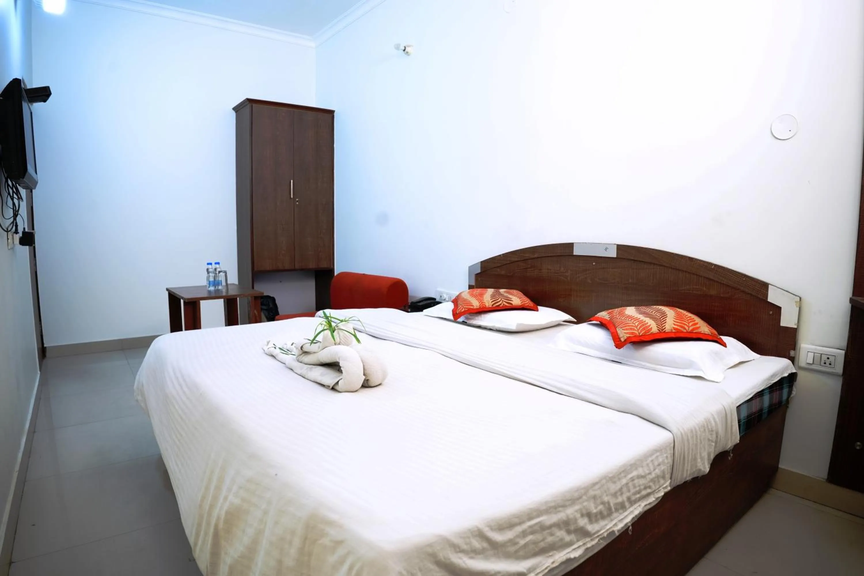 Bed in Hotel Holiday Comfort - 800 mts from Jallianwala Bagh