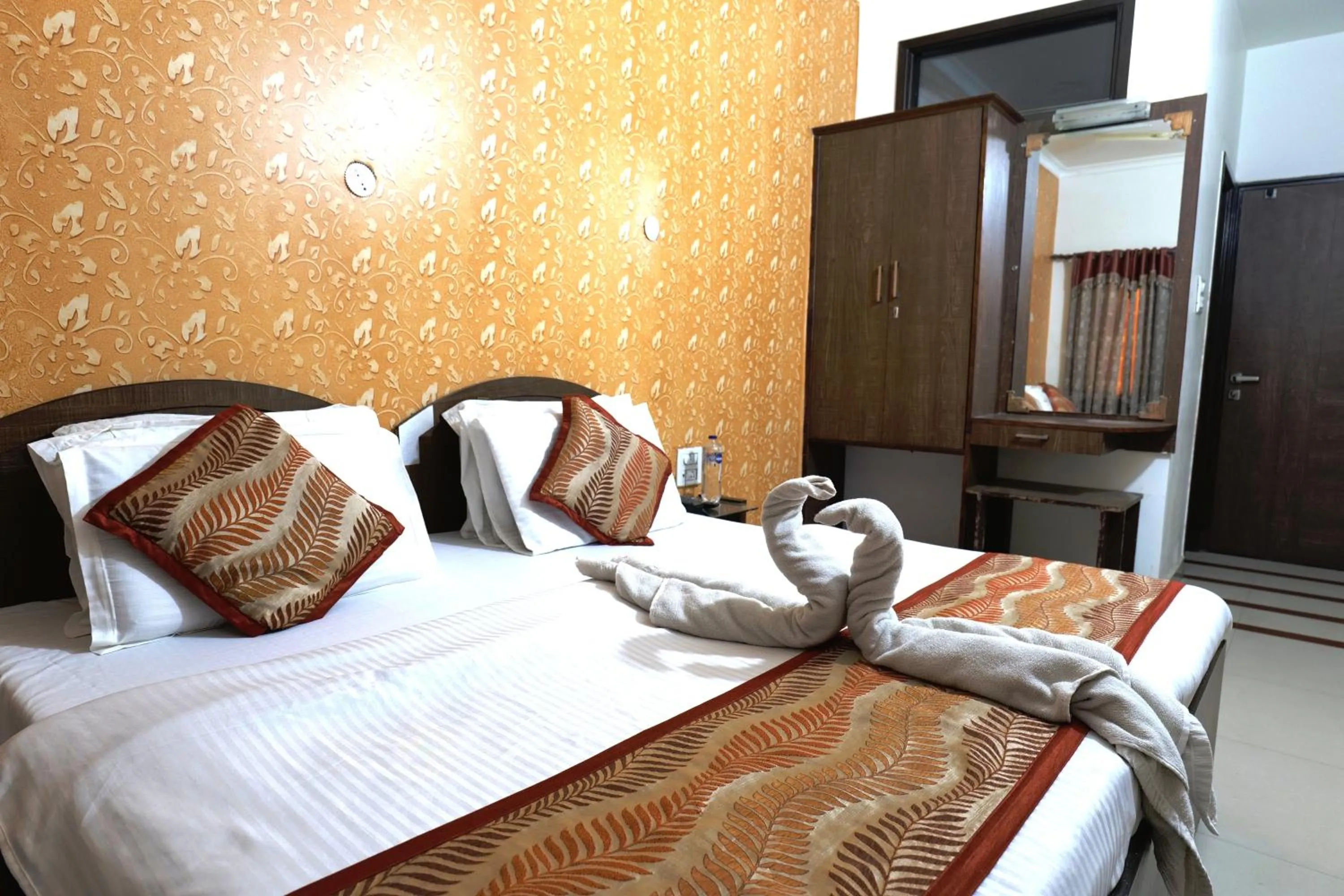 Bed in Hotel Holiday Comfort - 800 mts from Jallianwala Bagh