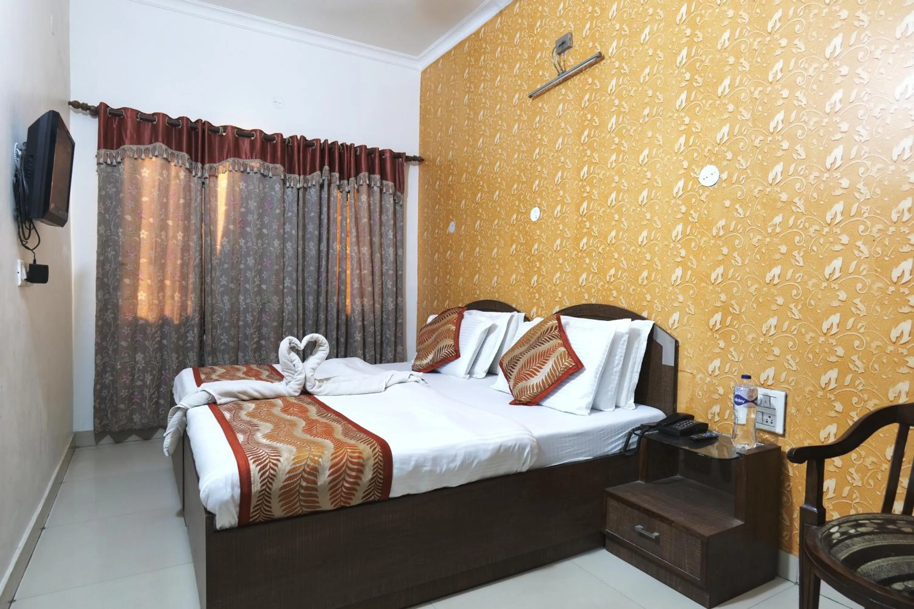 View (from property/room), Bed in Hotel Holiday Comfort - 800 mts from Jallianwala Bagh