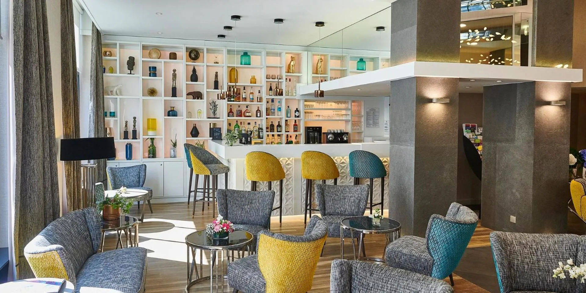 Lounge or bar in Best Western Plus Hotel Carlton Annecy