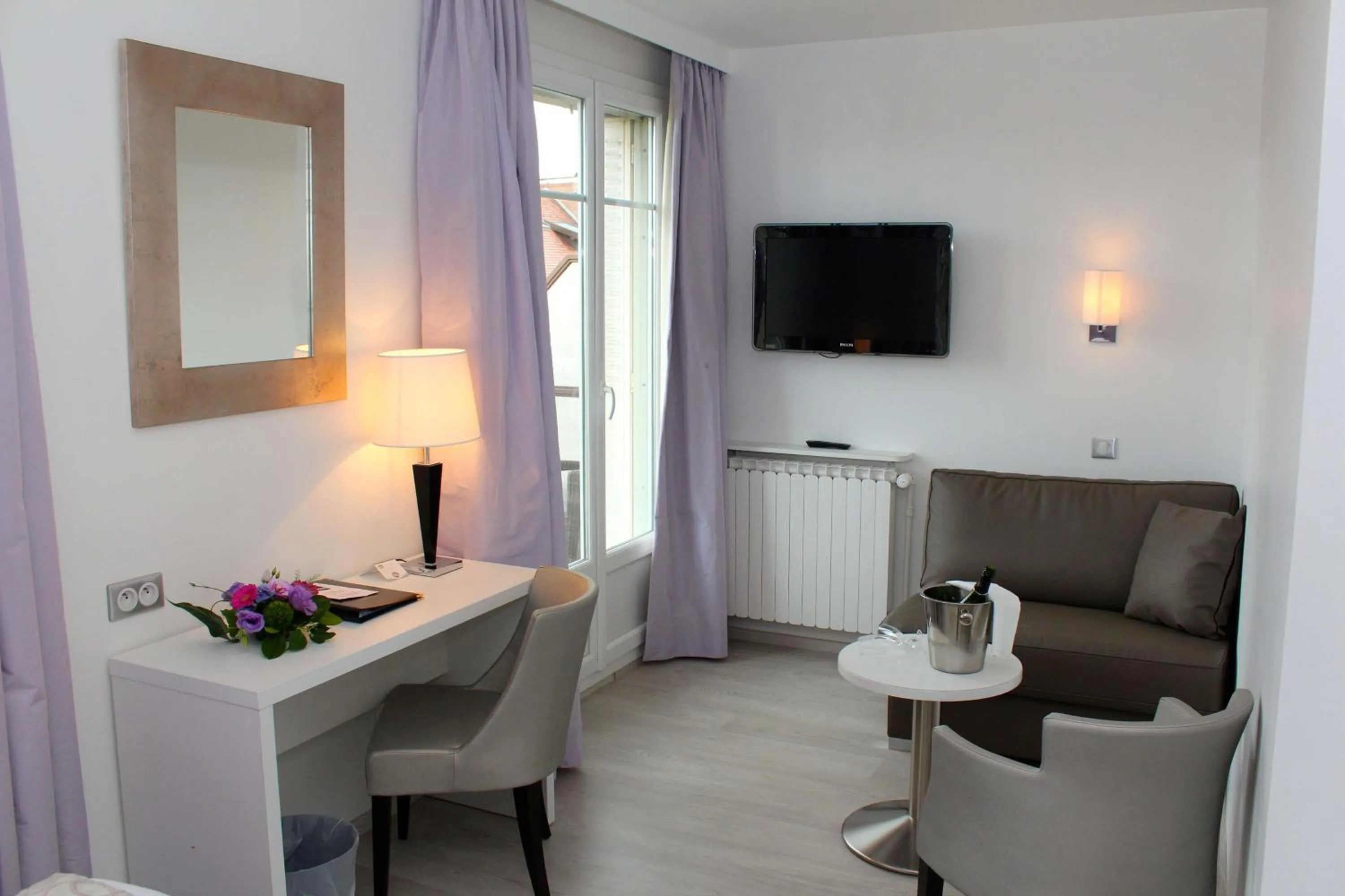 Photo of the whole room in Best Western Plus Hotel Carlton Annecy