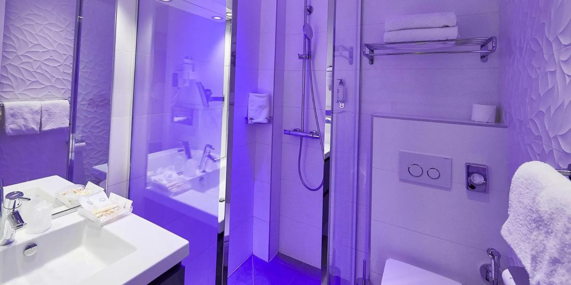 Bathroom in Best Western Plus Hotel Carlton Annecy