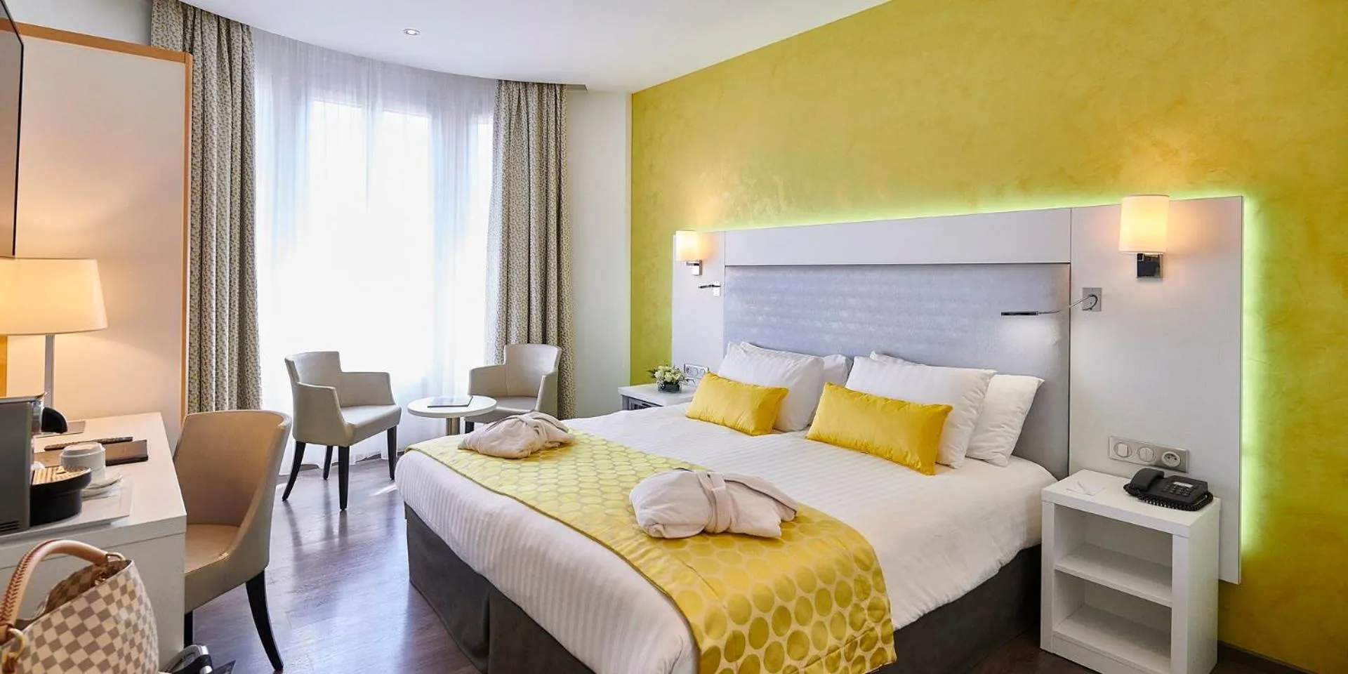 Bedroom, Bed in Best Western Plus Hotel Carlton Annecy