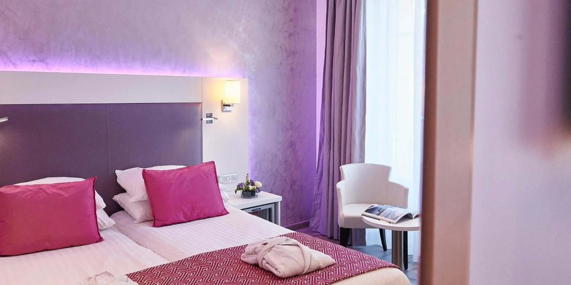 Bedroom, Bed in Best Western Plus Hotel Carlton Annecy