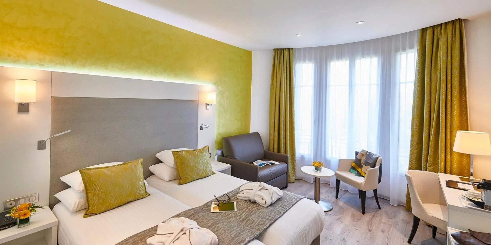 Bedroom, Bed in Best Western Plus Hotel Carlton Annecy