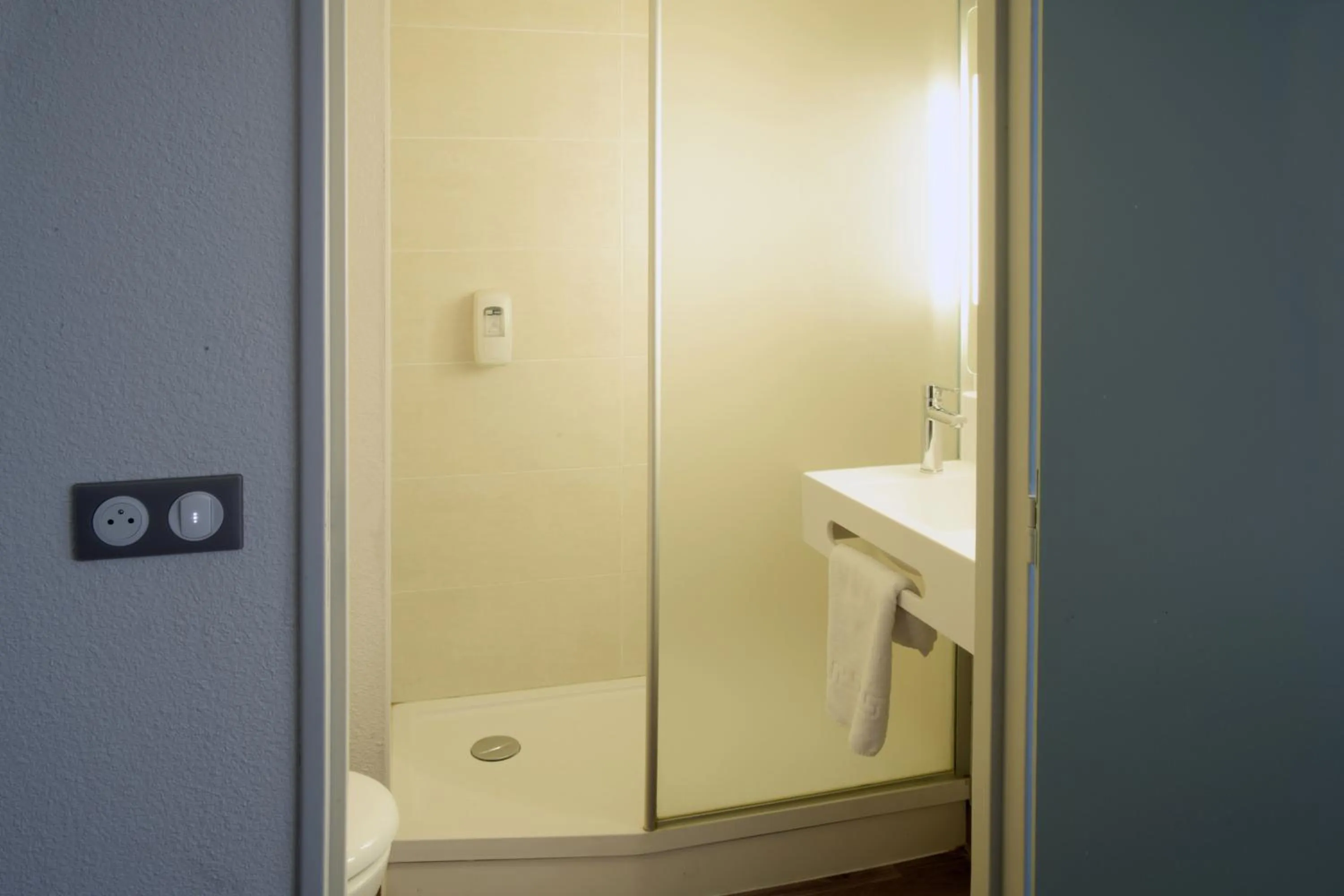 Bathroom in B&B HOTEL Angoulême