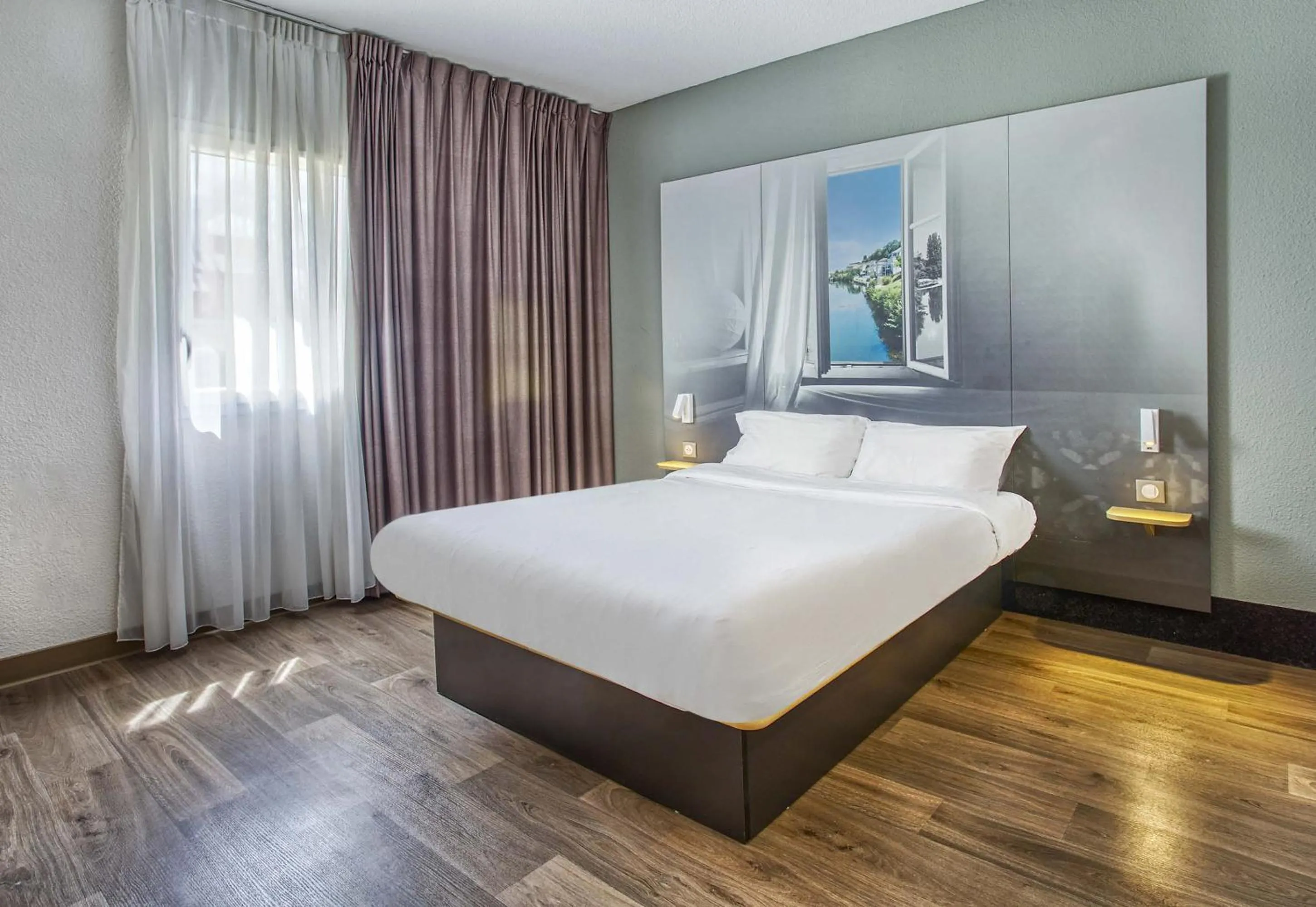 Bedroom, Bed in B&B HOTEL Angoulême