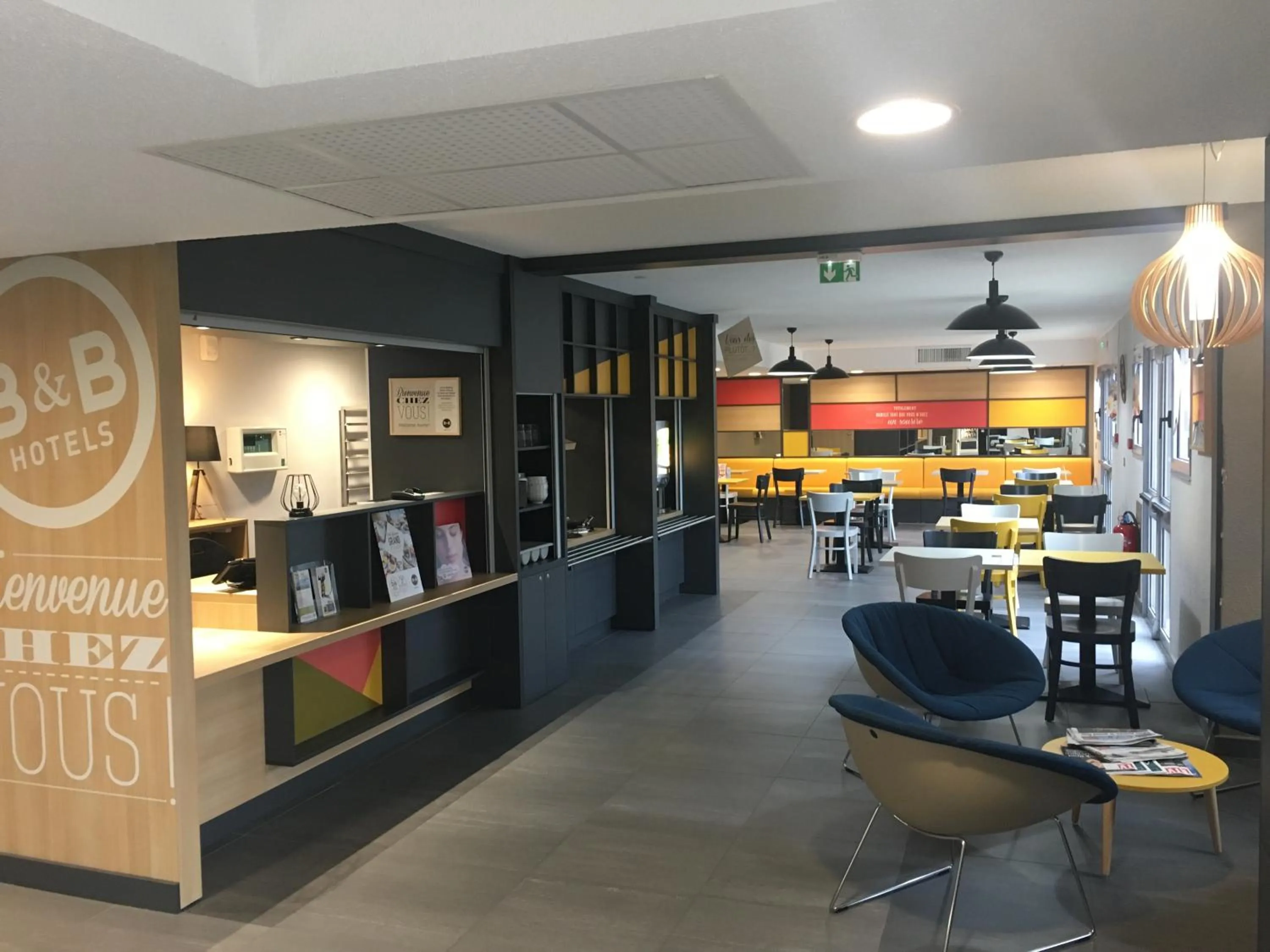 Lobby or reception in B&B HOTEL Angoulême