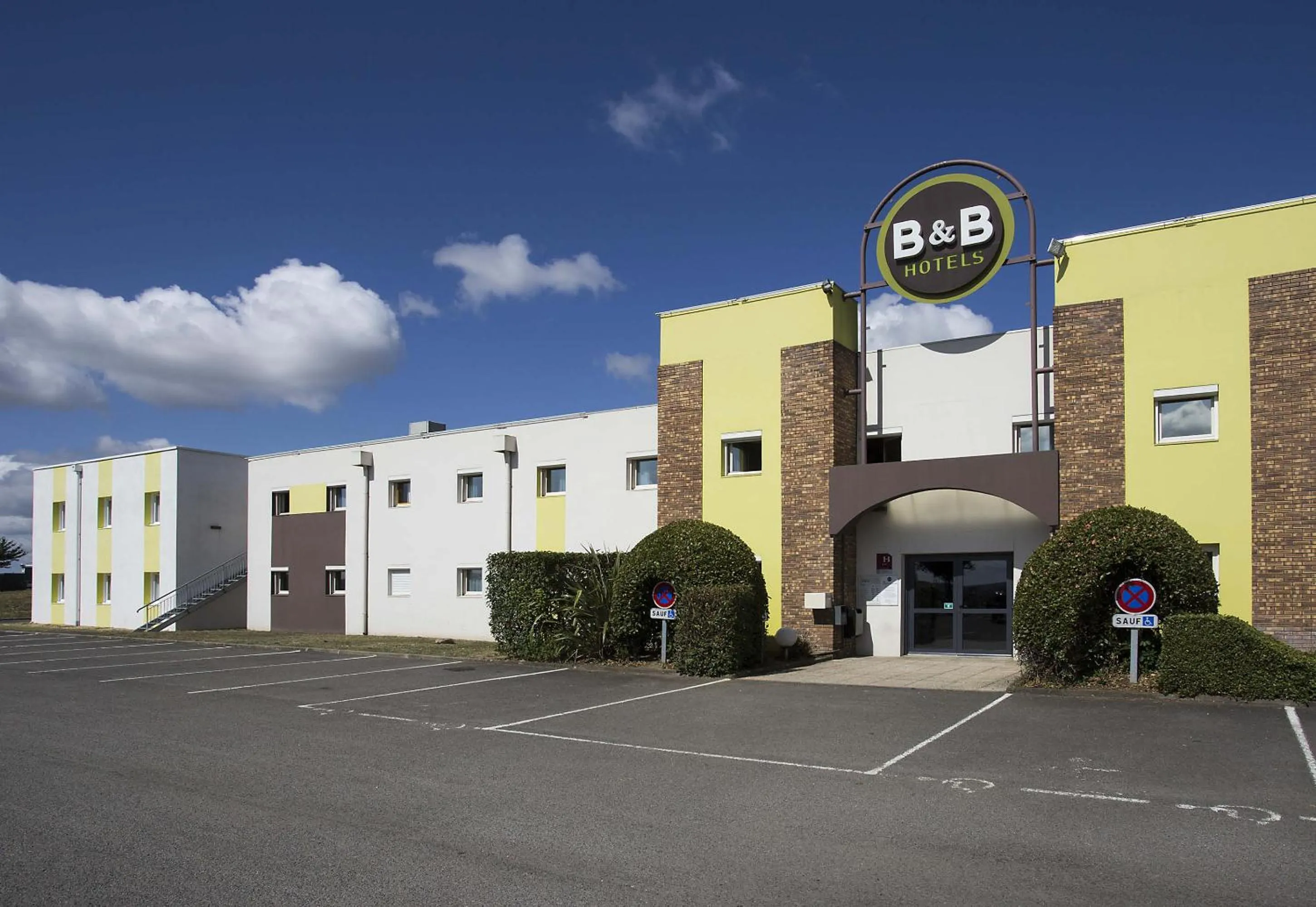 Property building in B&B HOTEL Angoulême