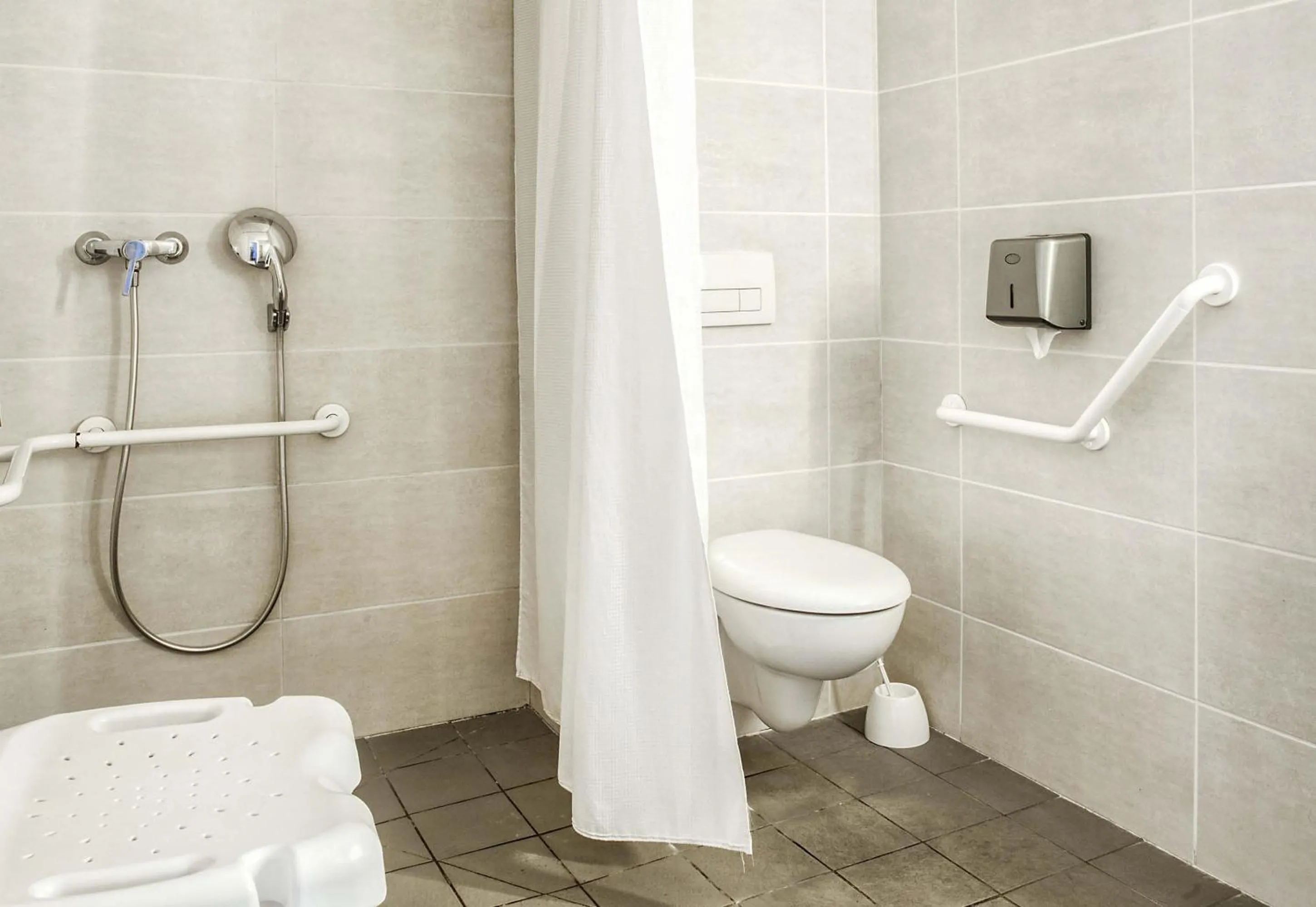 Bathroom in B&B HOTEL Angoulême