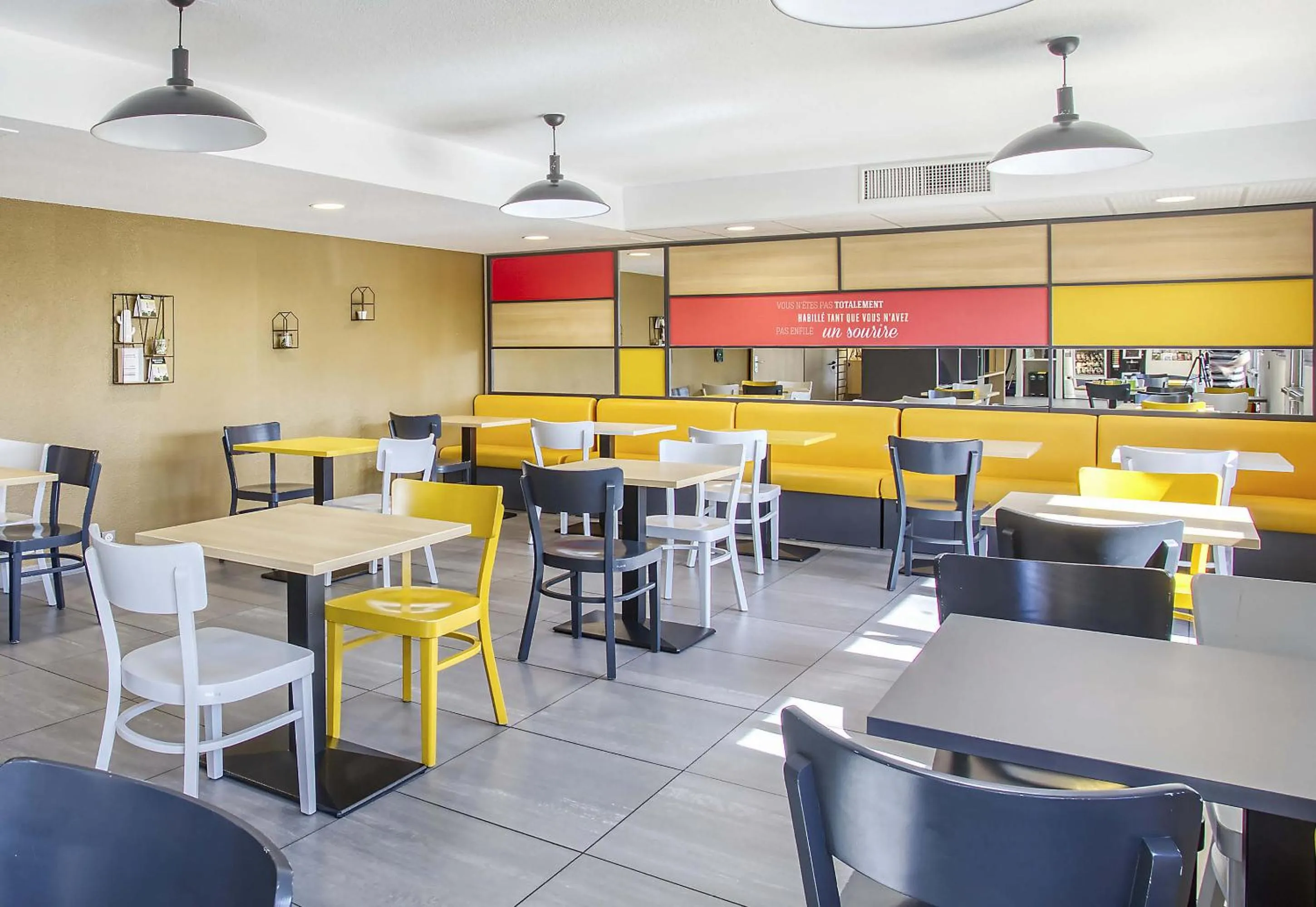 Restaurant/places to eat in B&B HOTEL Angoulême