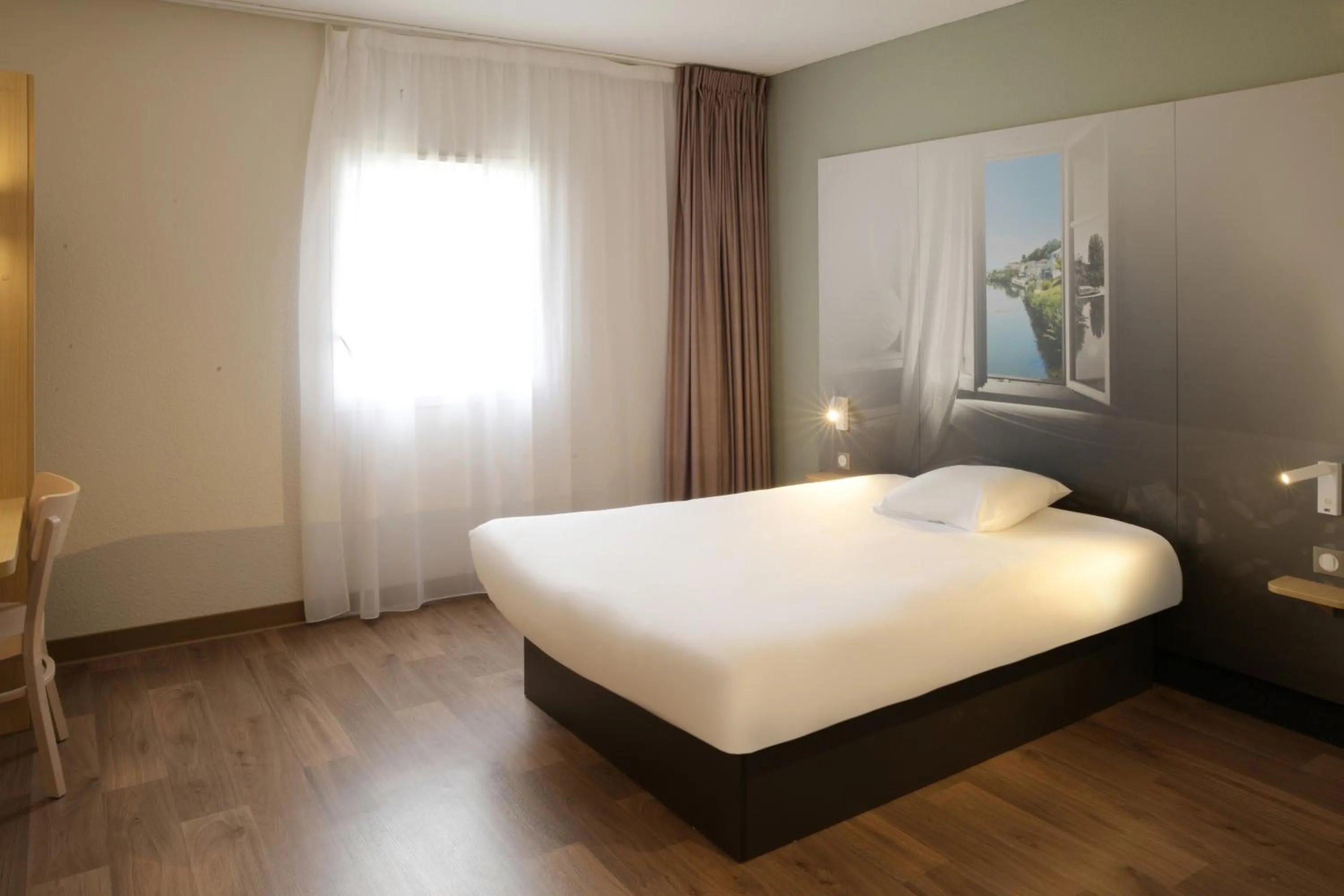 Photo of the whole room, Bed in B&B HOTEL Angoulême