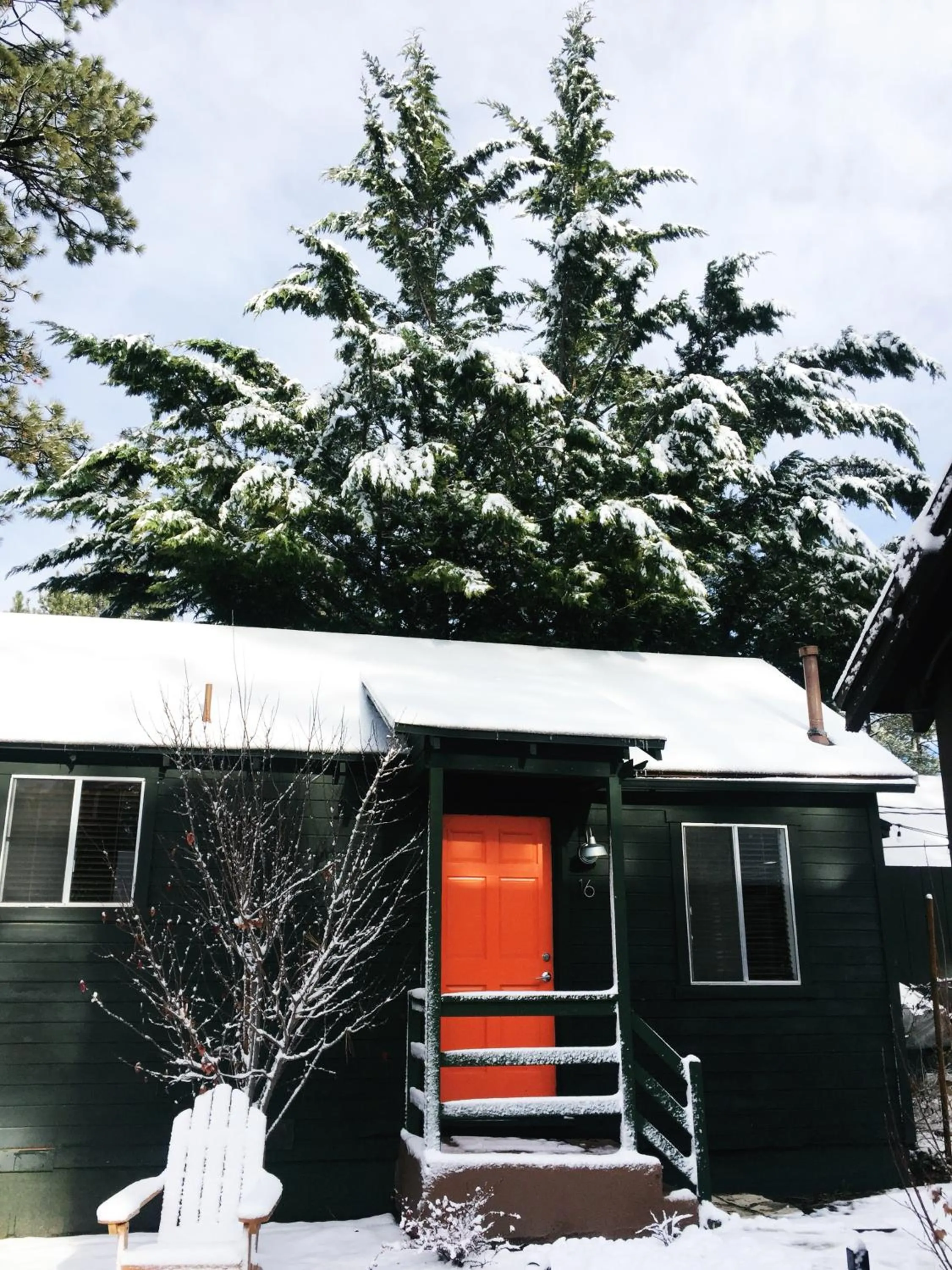 Facade/entrance in Noon Lodge