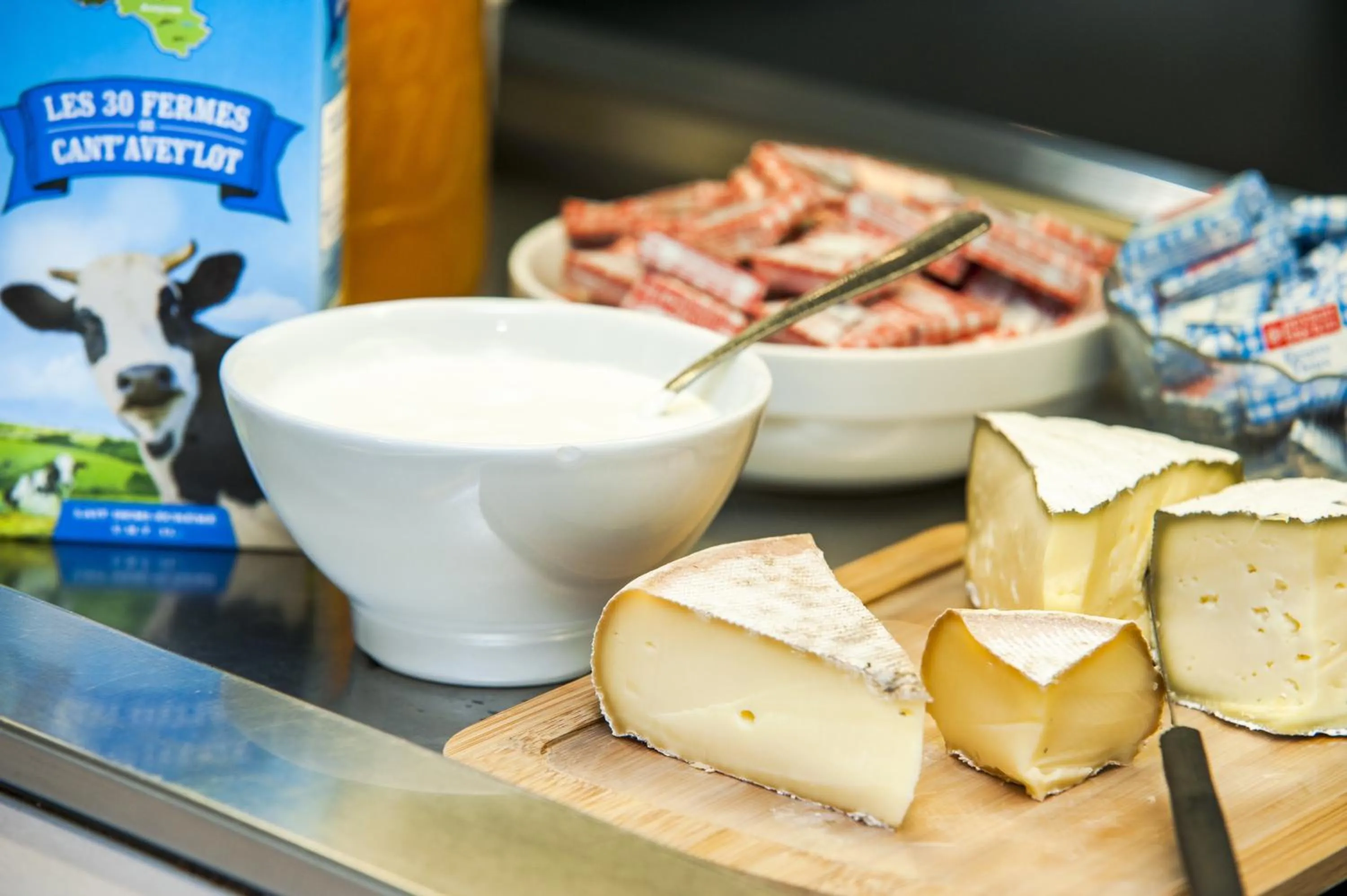 Buffet breakfast in Brit Hotel Cahors - Le France