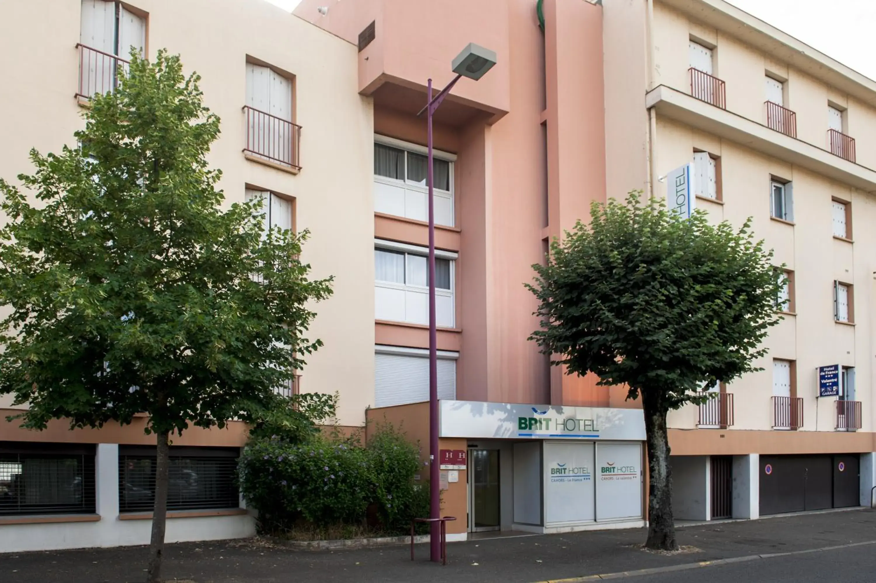 Property building in Brit Hotel Cahors - Le France Property building in Brit Hotel Cahors - Le France