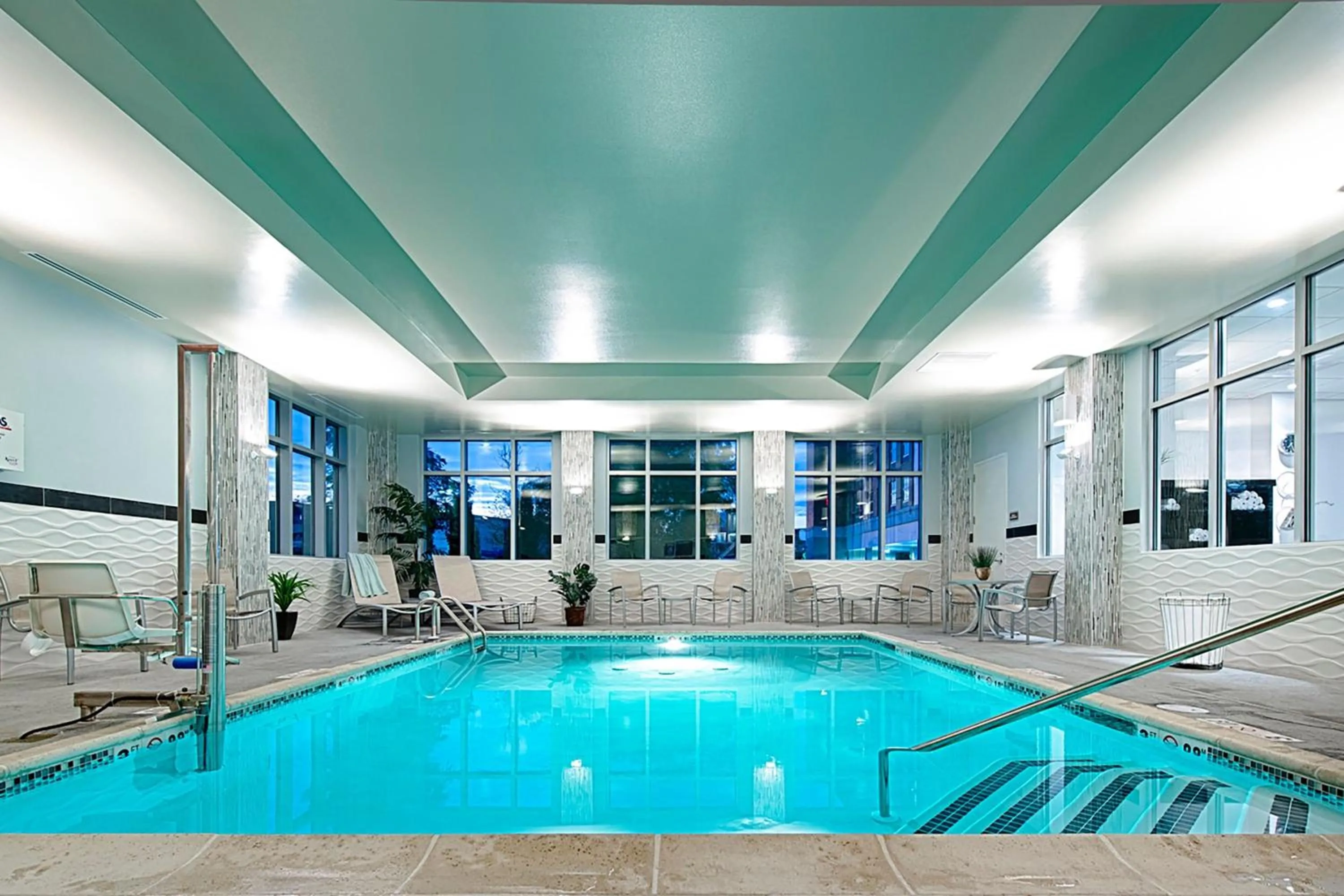 Swimming pool in Fairfield Inn & Suites by Marriott Boston Logan Airport/Chelsea