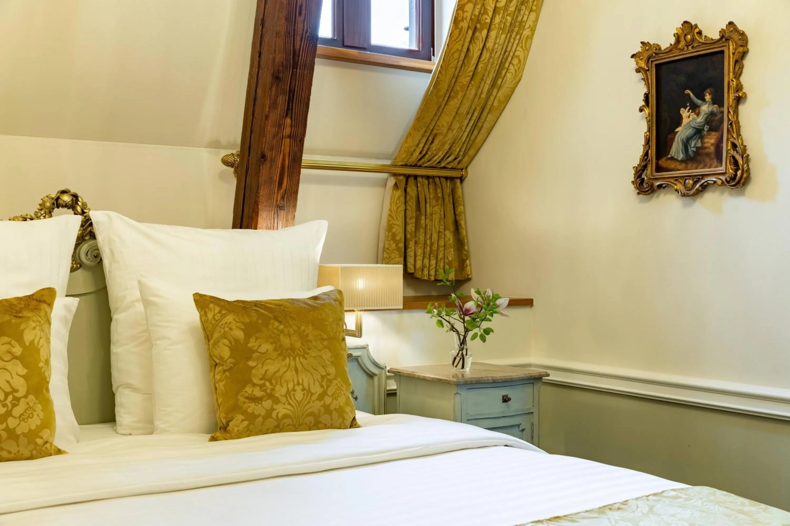 Photo of the whole room, Bed in Schloss Lieser, Autograph Collection