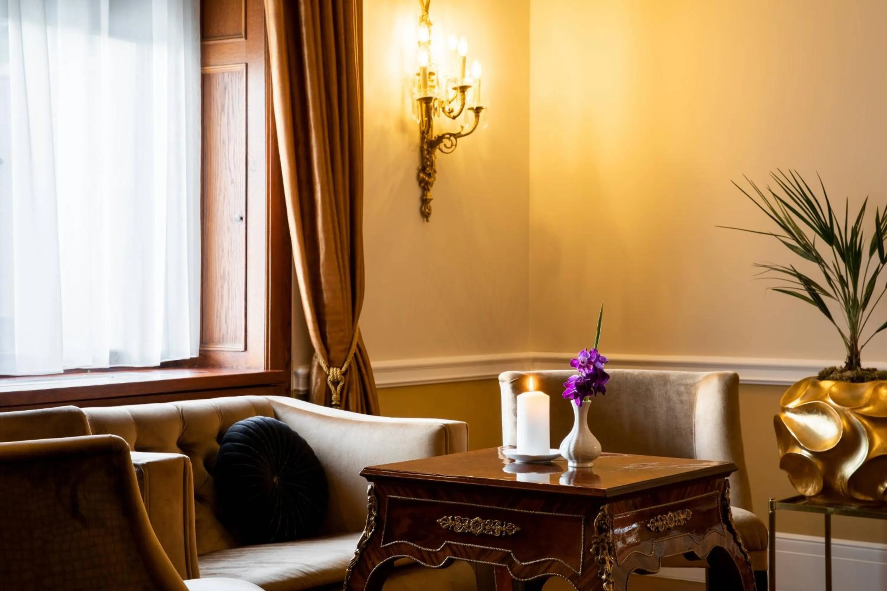 Lounge or bar in Schloss Lieser, Autograph Collection