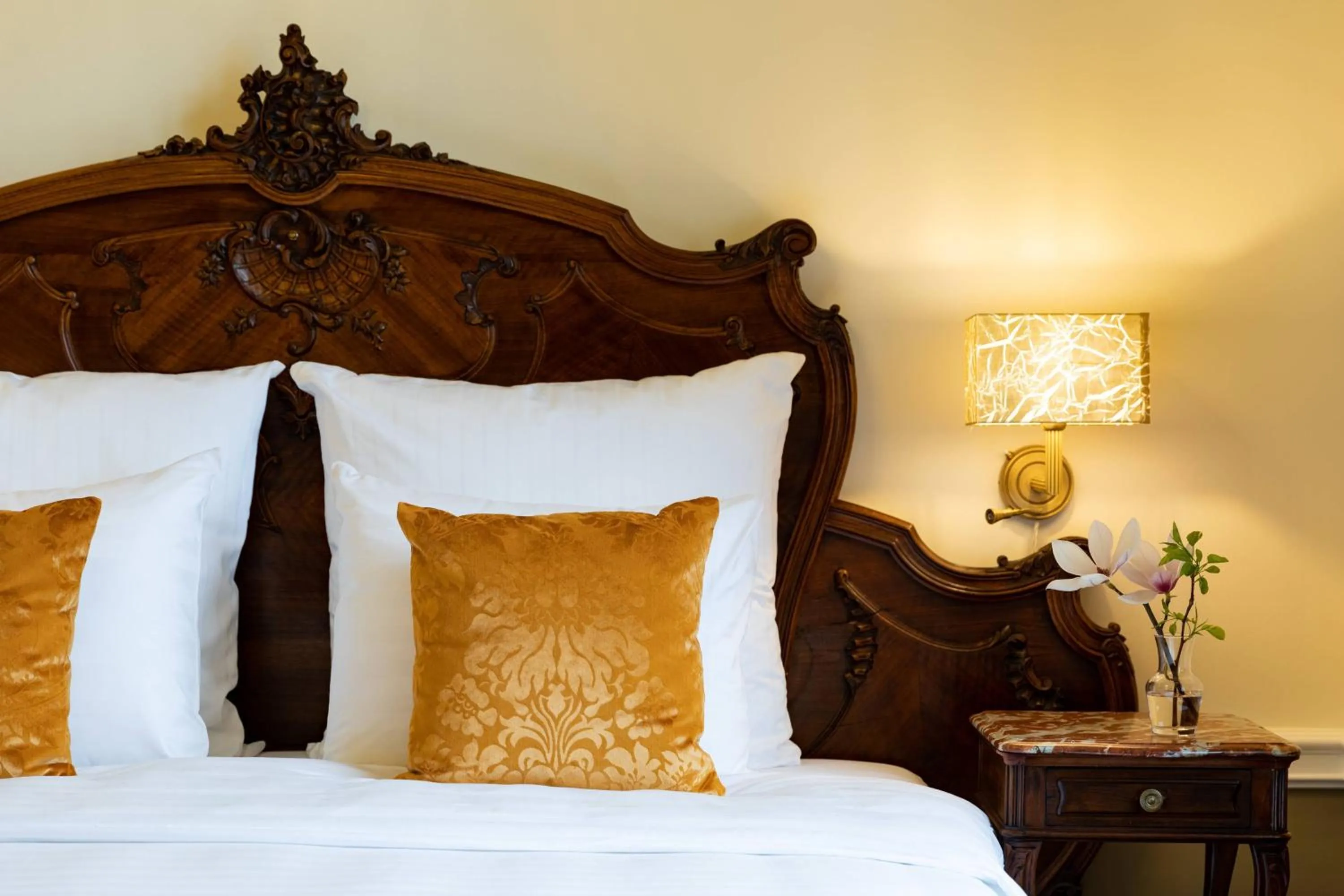 Bedroom, Bed in Schloss Lieser, Autograph Collection