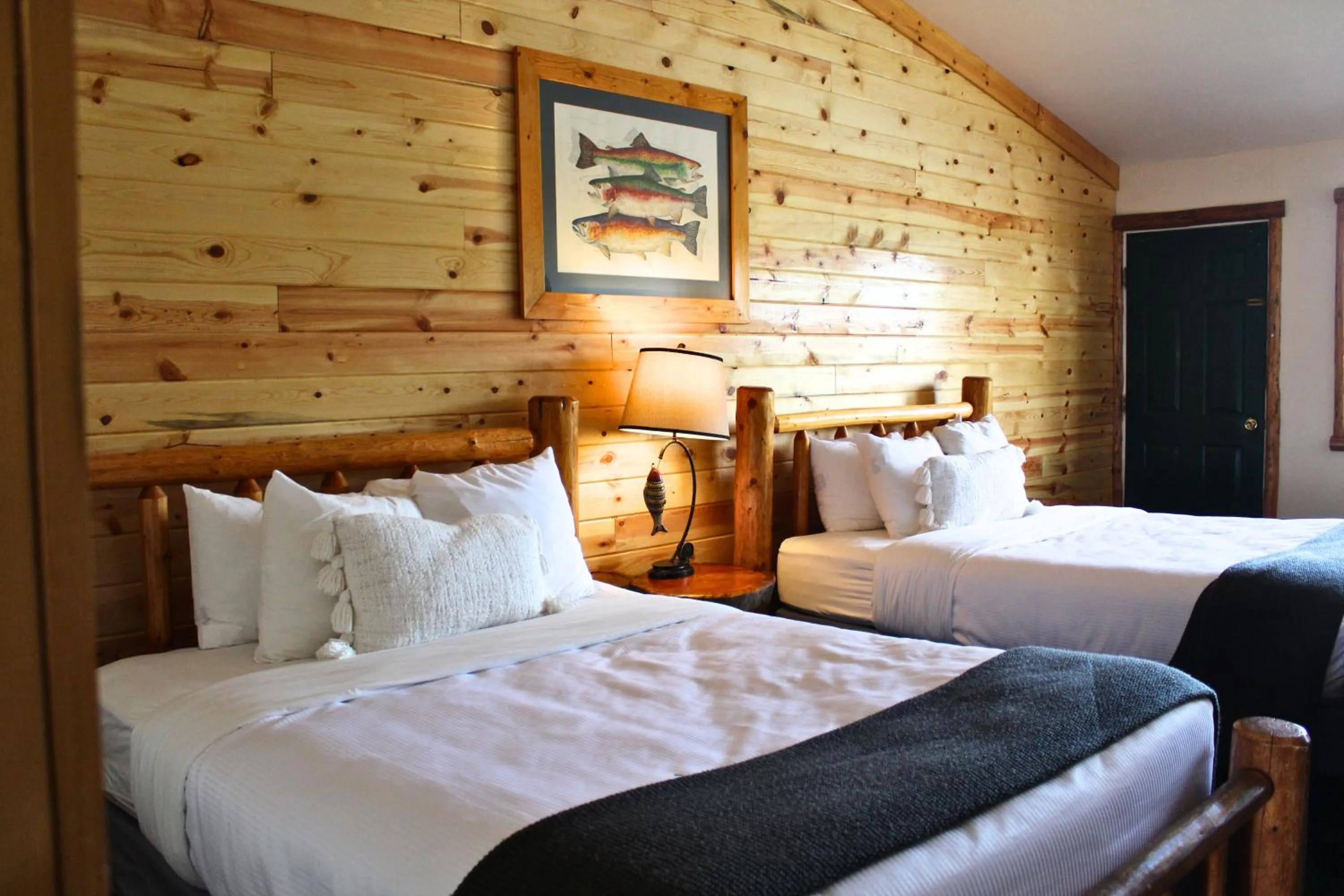 Riverfront Jacuzzi Suite in Angler's Lodge