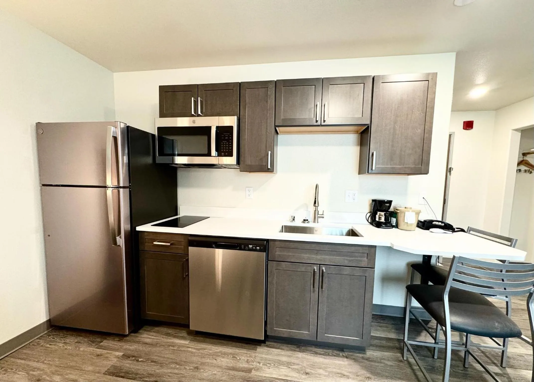 Kitchen or kitchenette in Alaska's Select Inn Wasilla