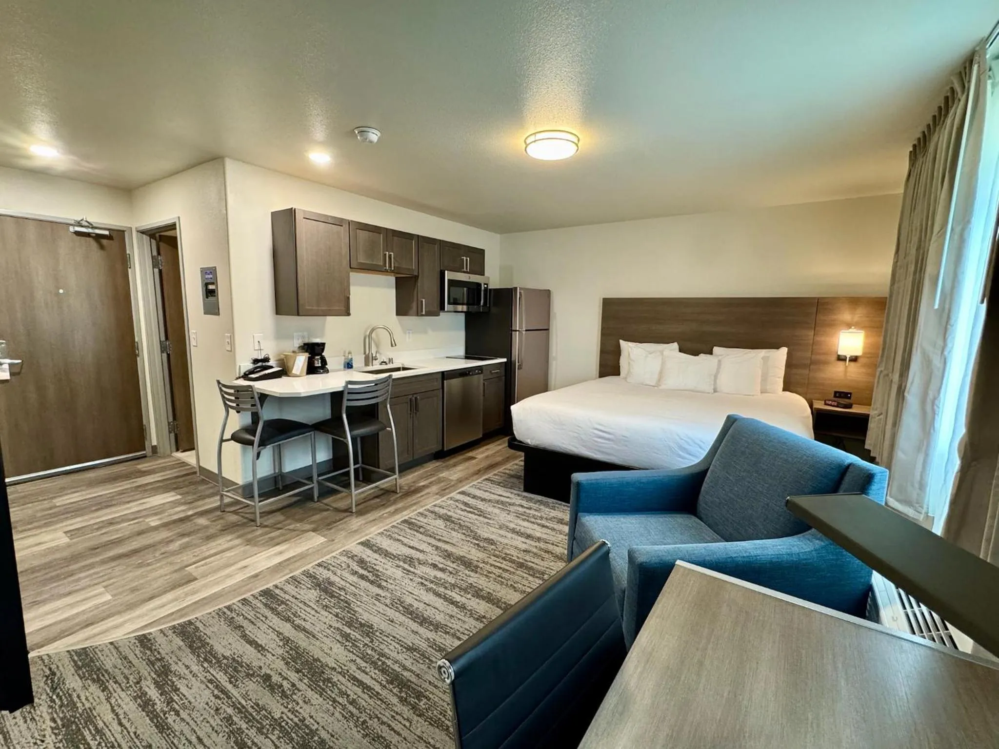 Photo of the whole room, Bed in Alaska's Select Inn Wasilla