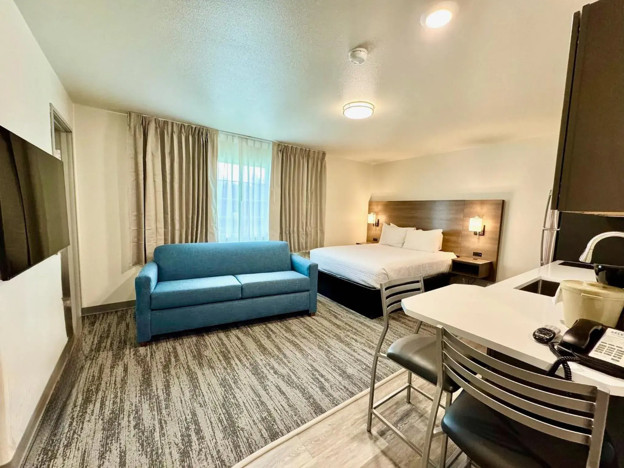 Photo of the whole room, Bed in Alaska's Select Inn Wasilla Photo of the whole room, Bed in Alaska's Select Inn Wasilla