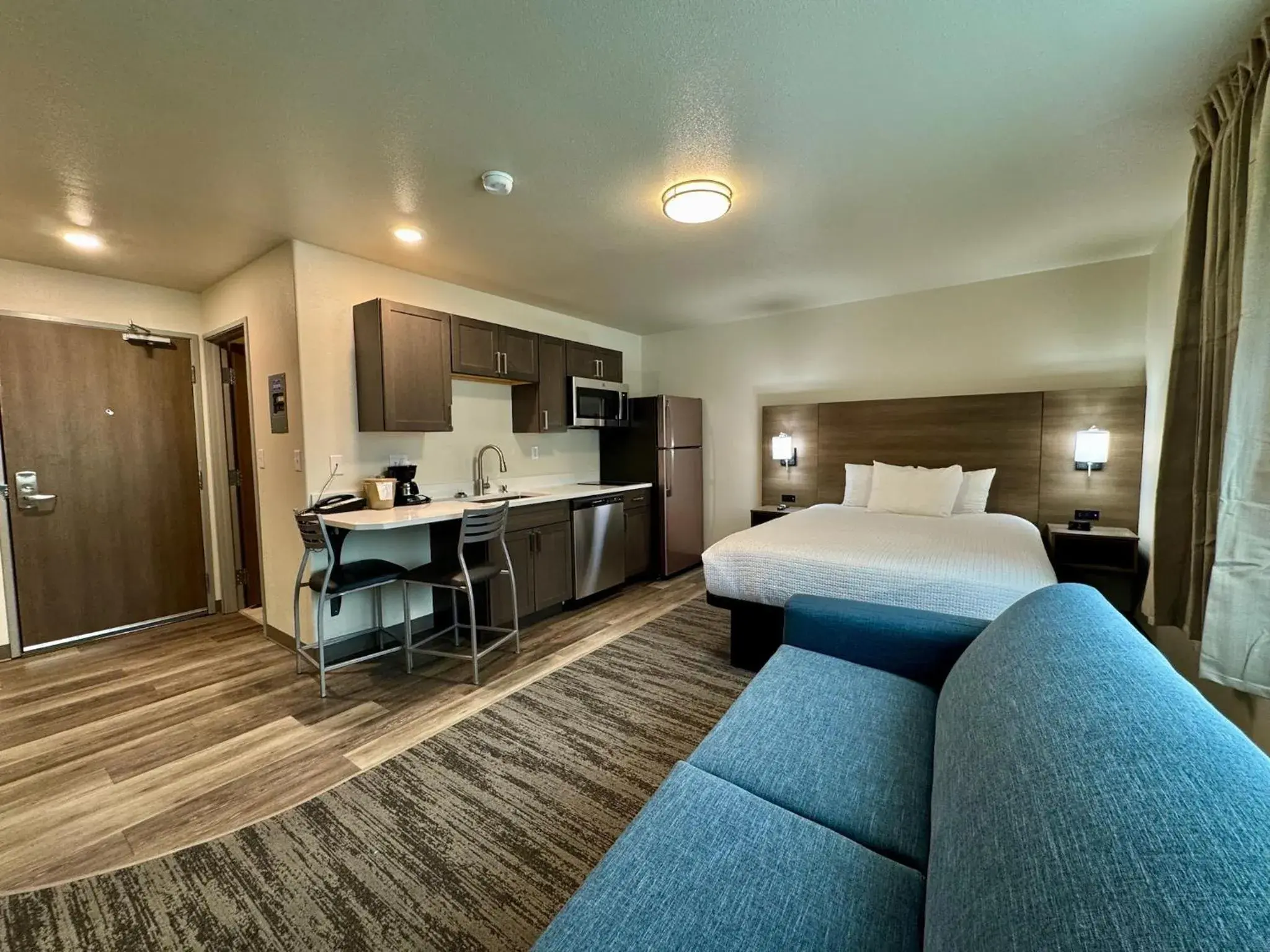 Photo of the whole room in Alaska's Select Inn Wasilla Photo of the whole room in Alaska's Select Inn Wasilla