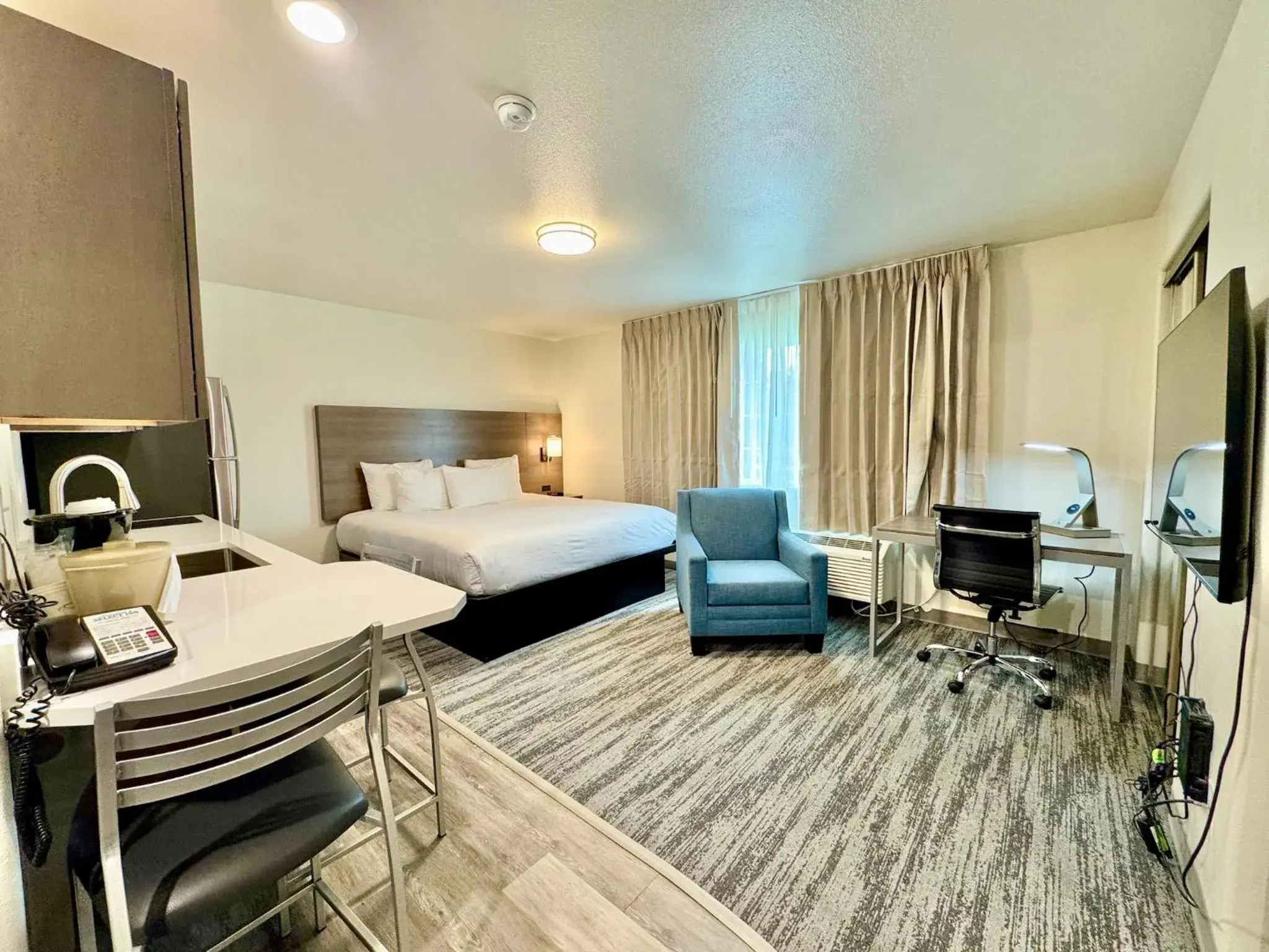 Photo of the whole room, Bed in Alaska's Select Inn Wasilla Photo of the whole room, Bed in Alaska's Select Inn Wasilla