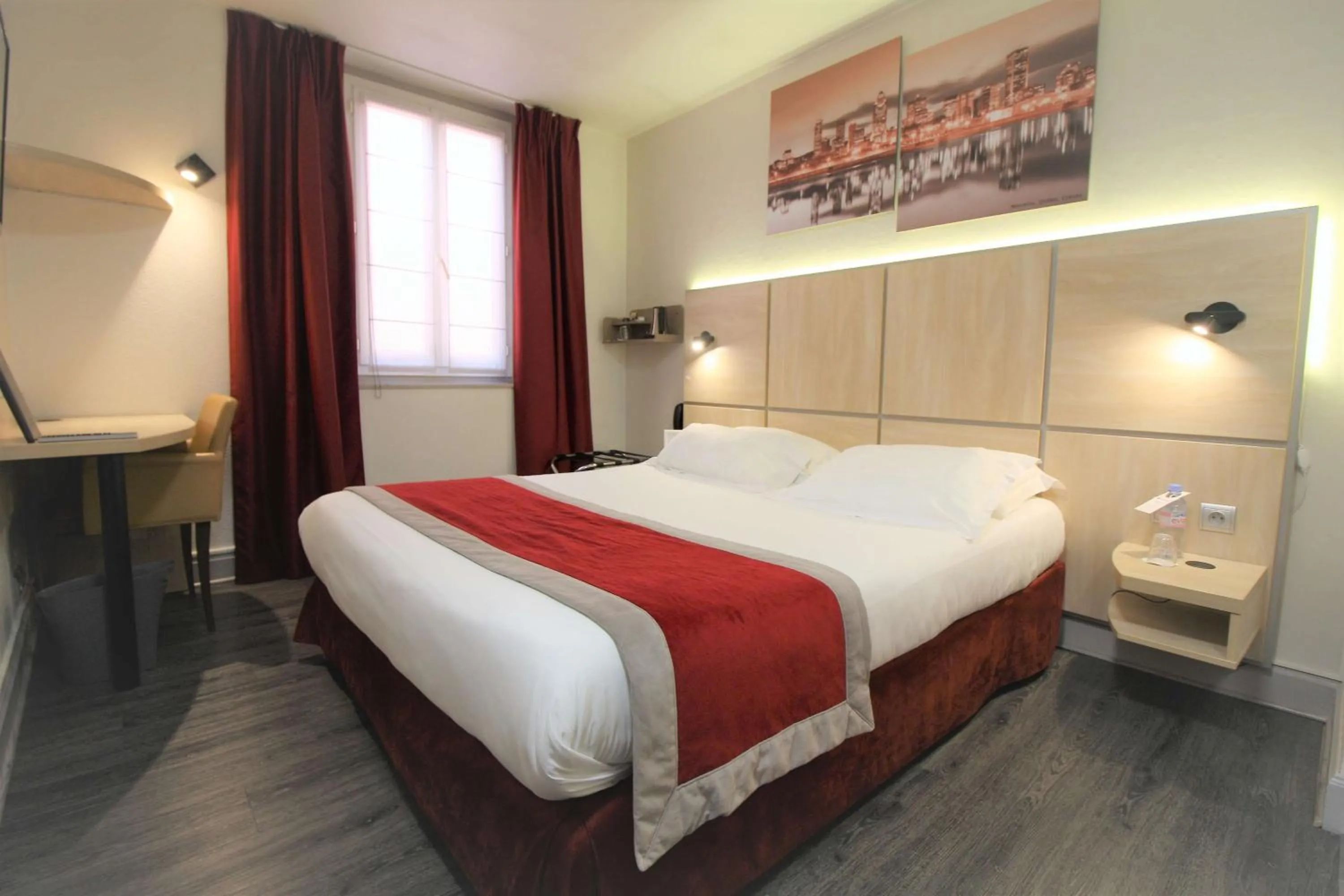 Photo of the whole room, Bed in Best Western Lyon Saint-Antoine
