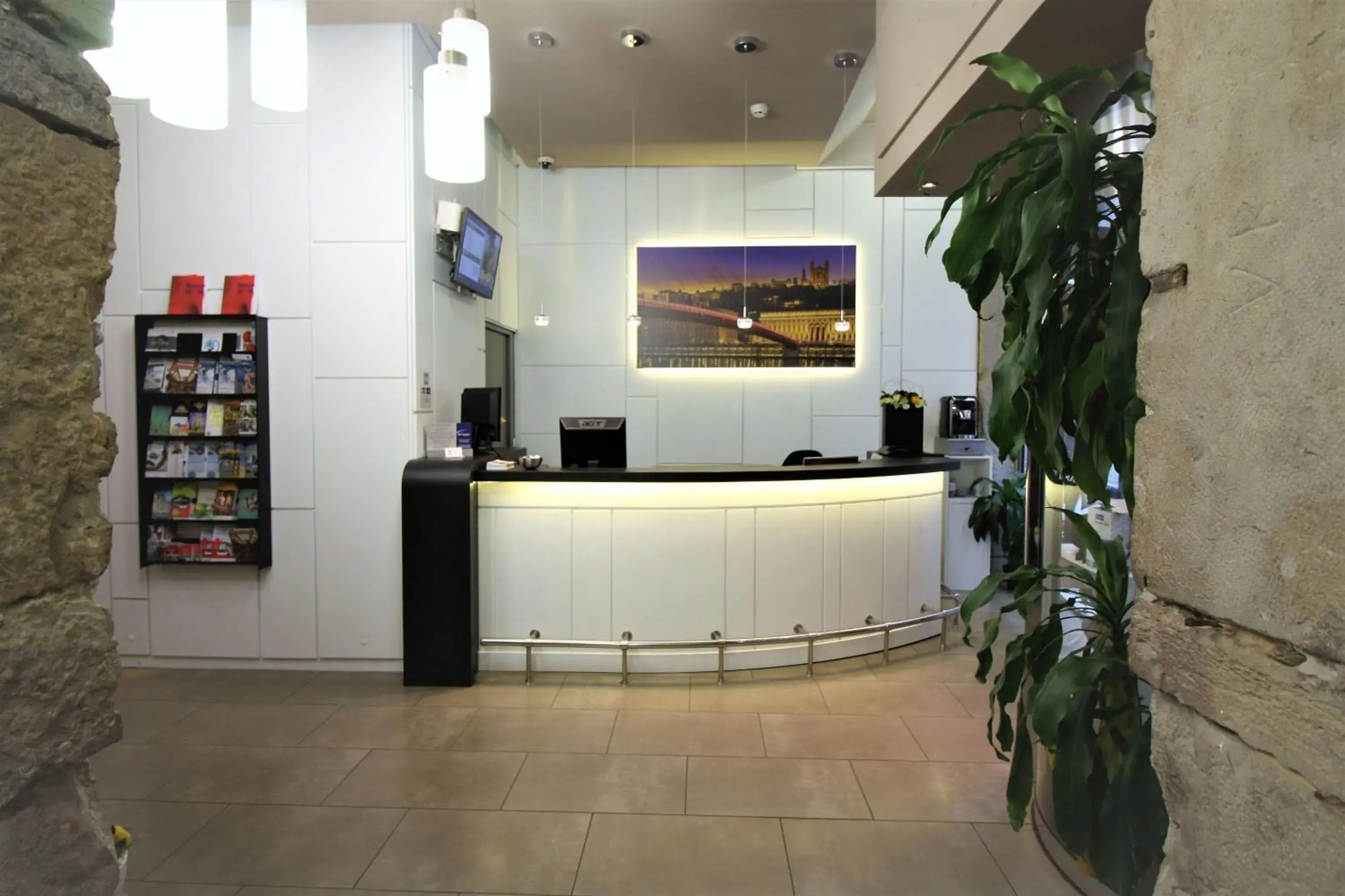 Lobby or reception in Best Western Lyon Saint-Antoine Lobby or reception in Best Western Lyon Saint-Antoine