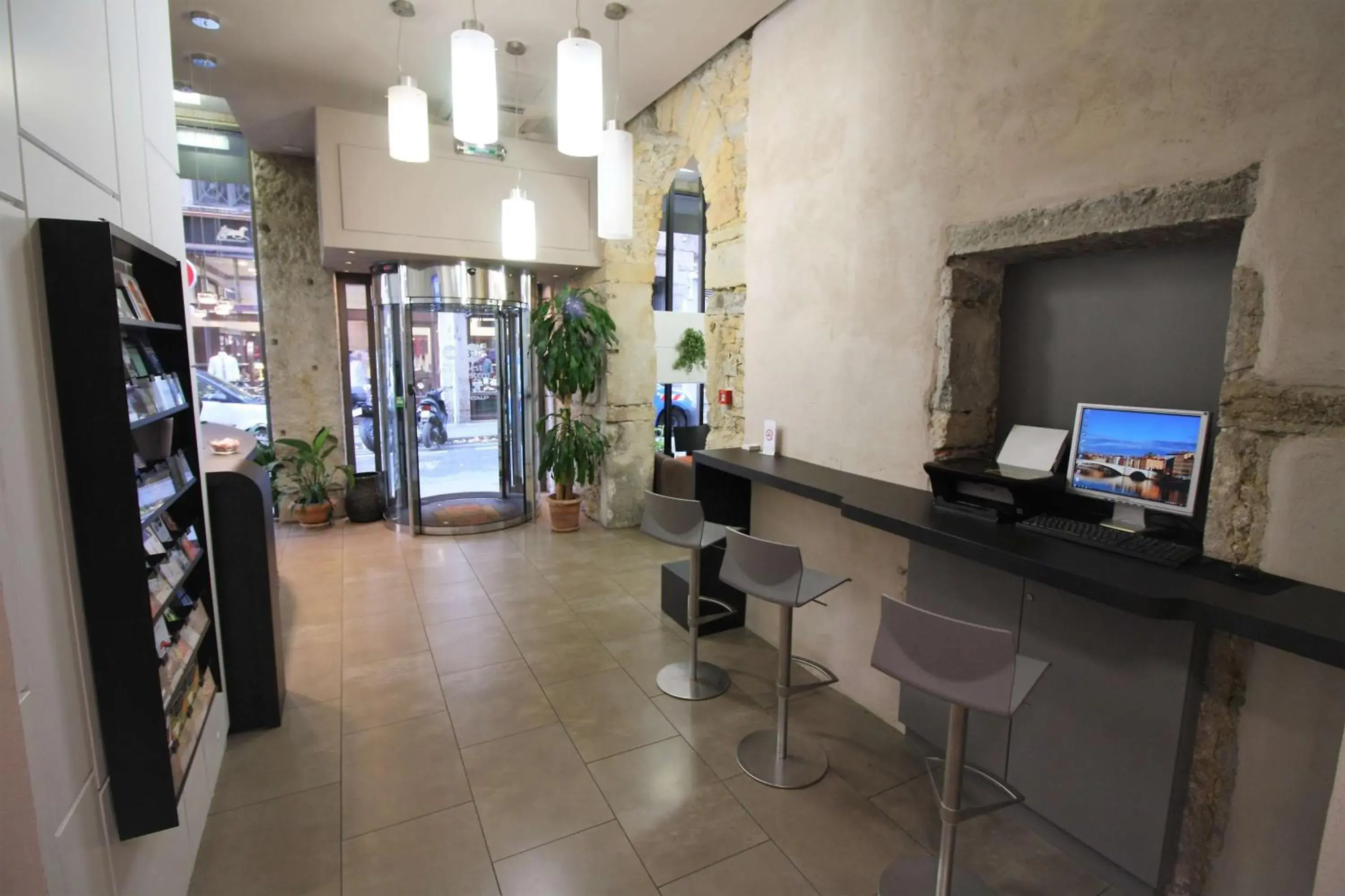 Lobby or reception in Best Western Lyon Saint-Antoine Lobby or reception in Best Western Lyon Saint-Antoine