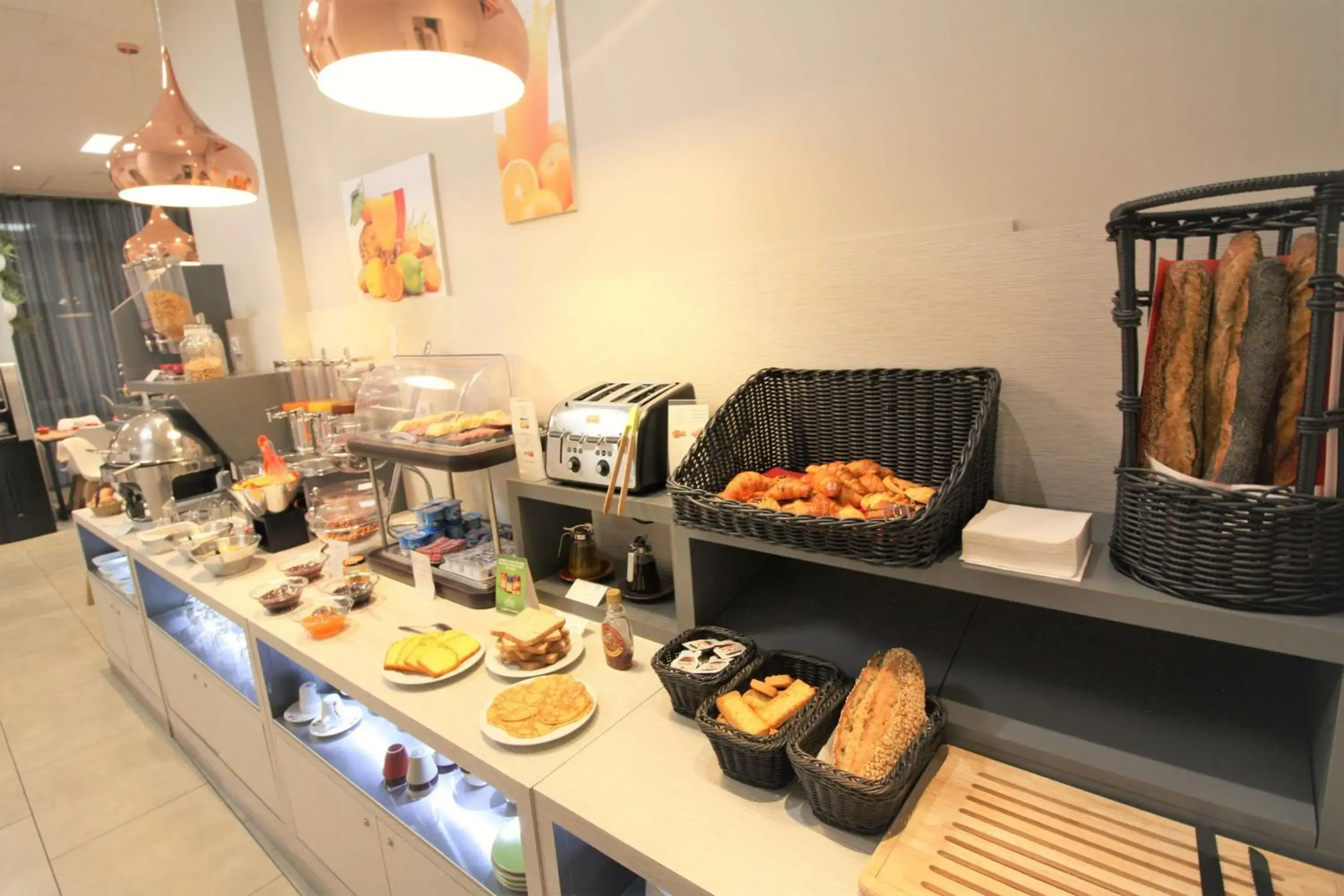 Restaurant/places to eat in Best Western Lyon Saint-Antoine Restaurant/places to eat in Best Western Lyon Saint-Antoine