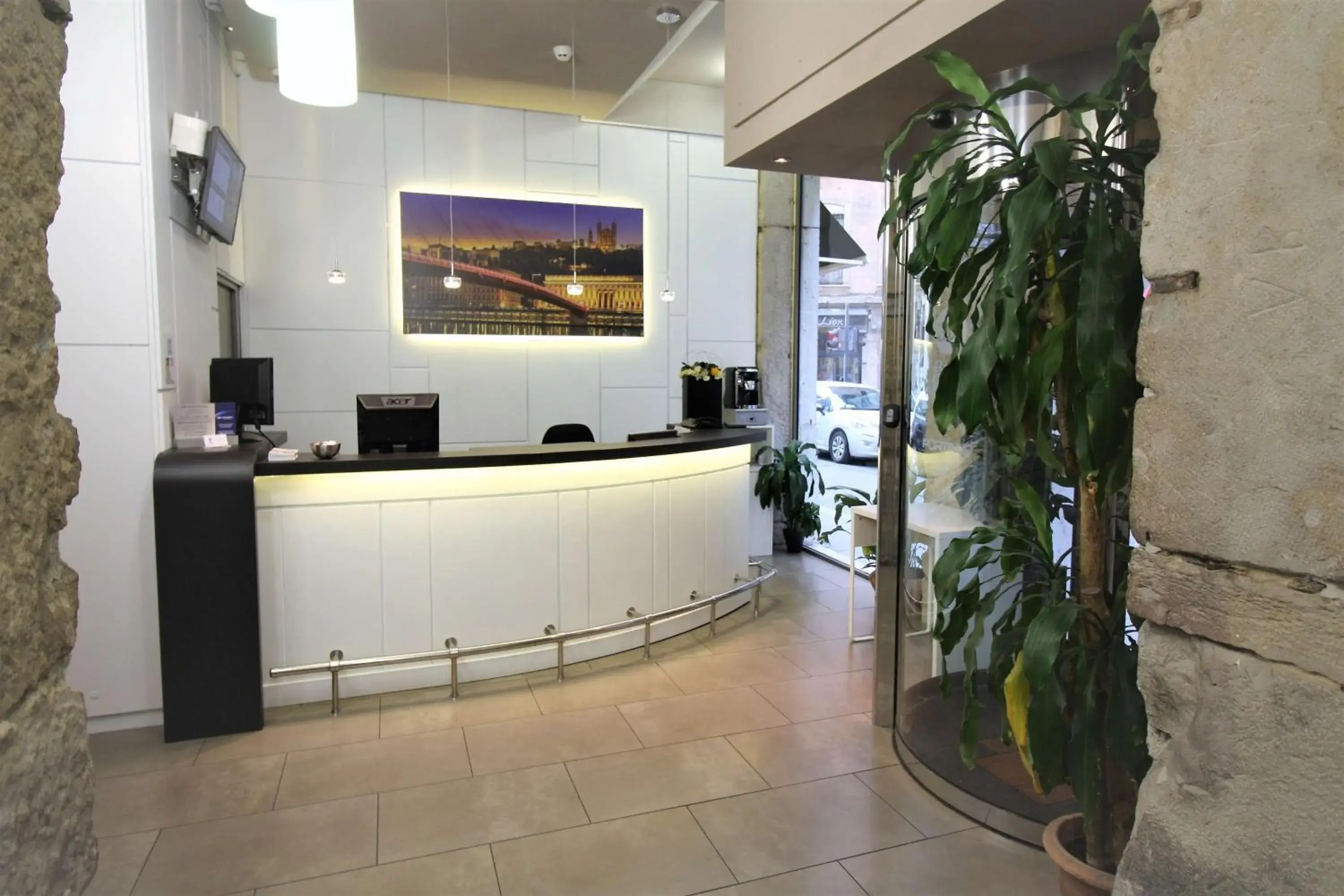 Lobby or reception in Best Western Lyon Saint-Antoine Lobby or reception in Best Western Lyon Saint-Antoine