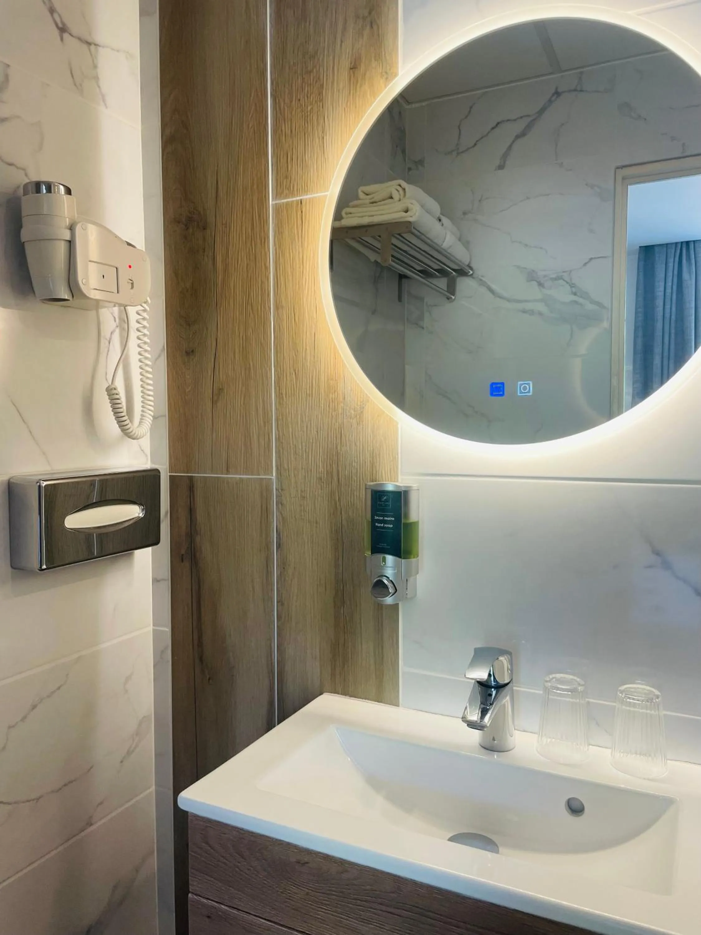 Bathroom in Brit Hotel Acacias