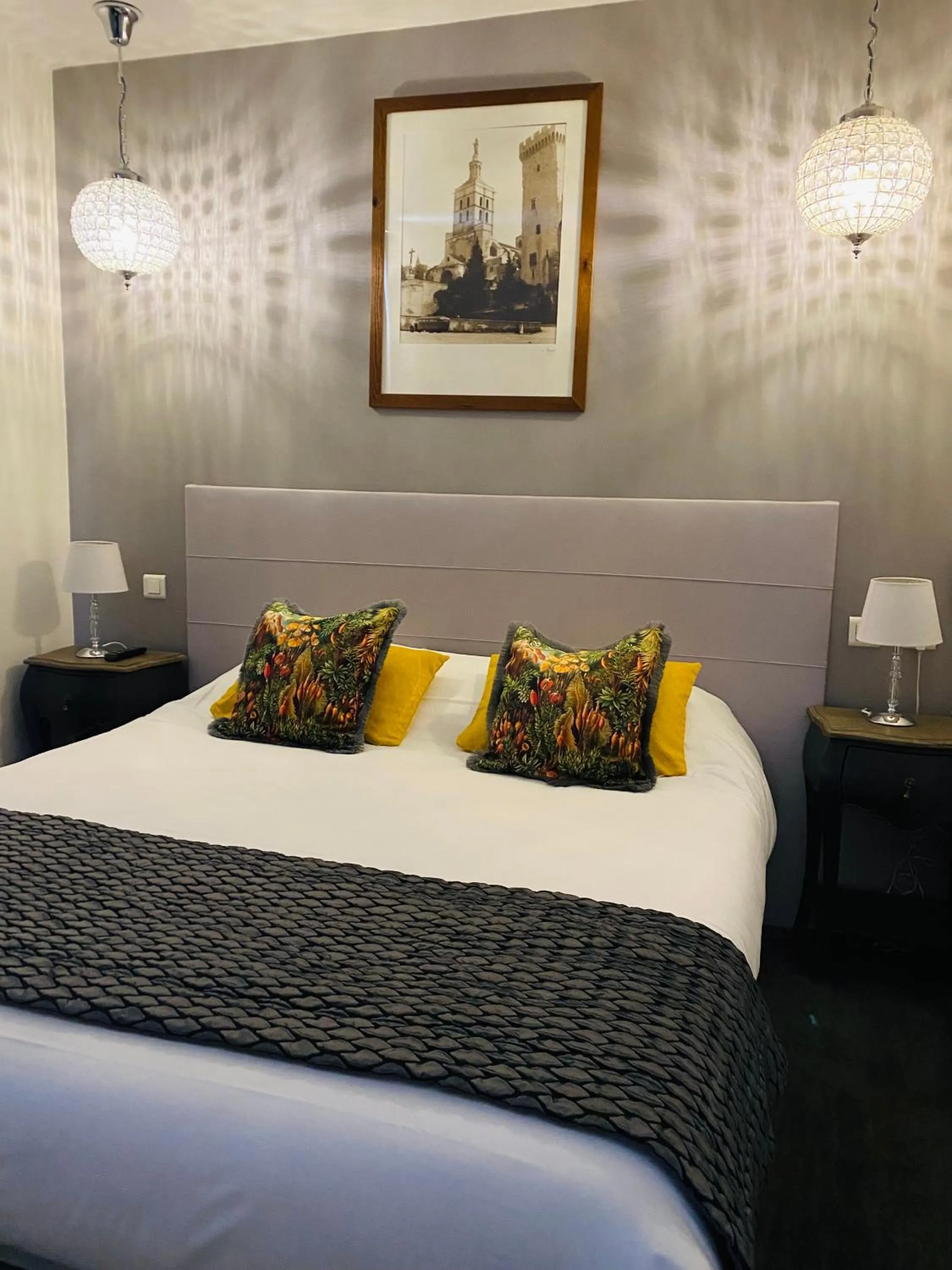 Bed in Brit Hotel Acacias